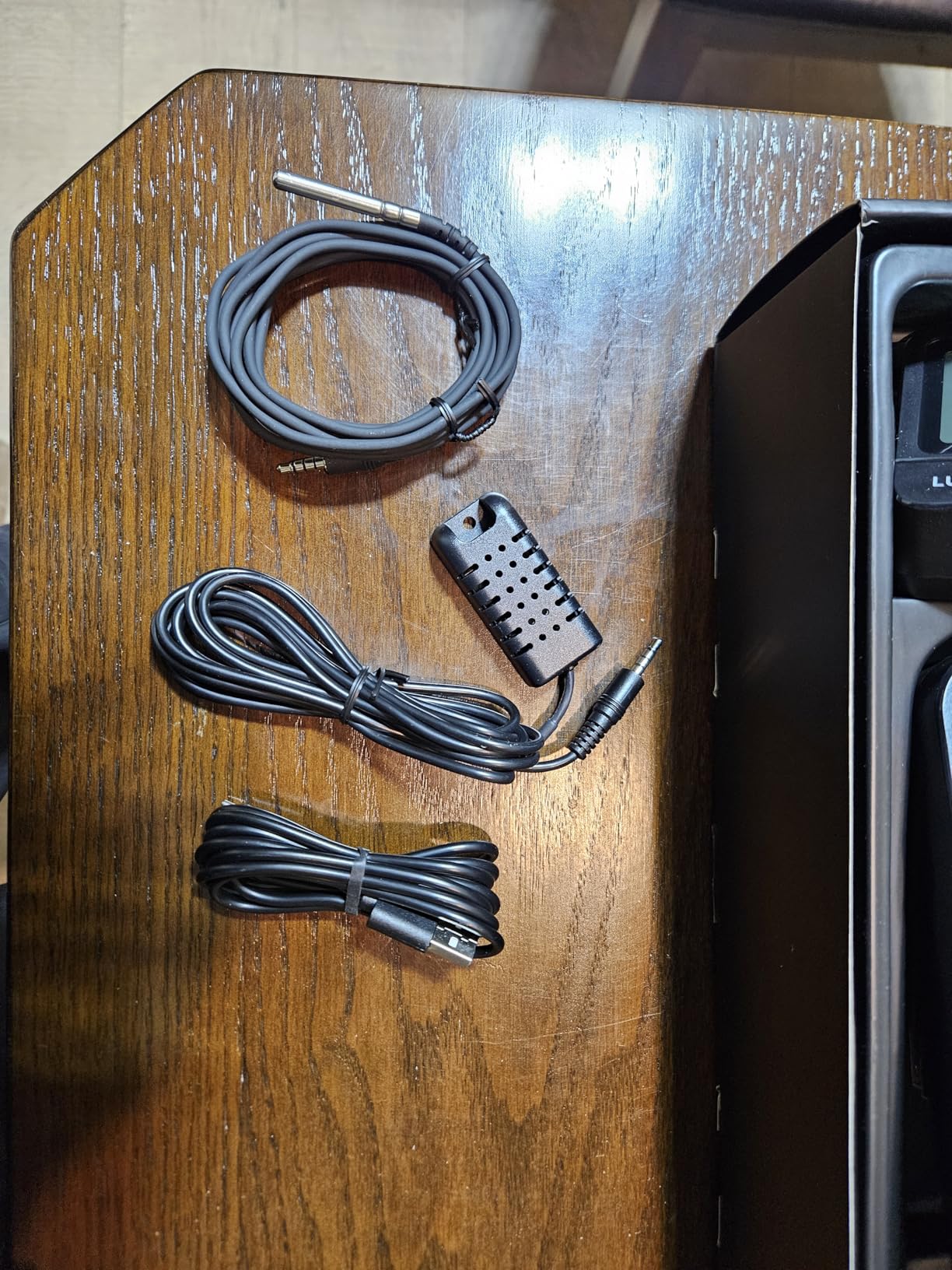 LUXBIRD WiFi Temperature & Humidity Controller LTC-318-W, Smart Thermostat Humidistat Outlet with Split Monitor, Dual-Zone Temperature Humidity, App Control for Grow Tent Greenhouse Reptile Terrarium customer photo 1