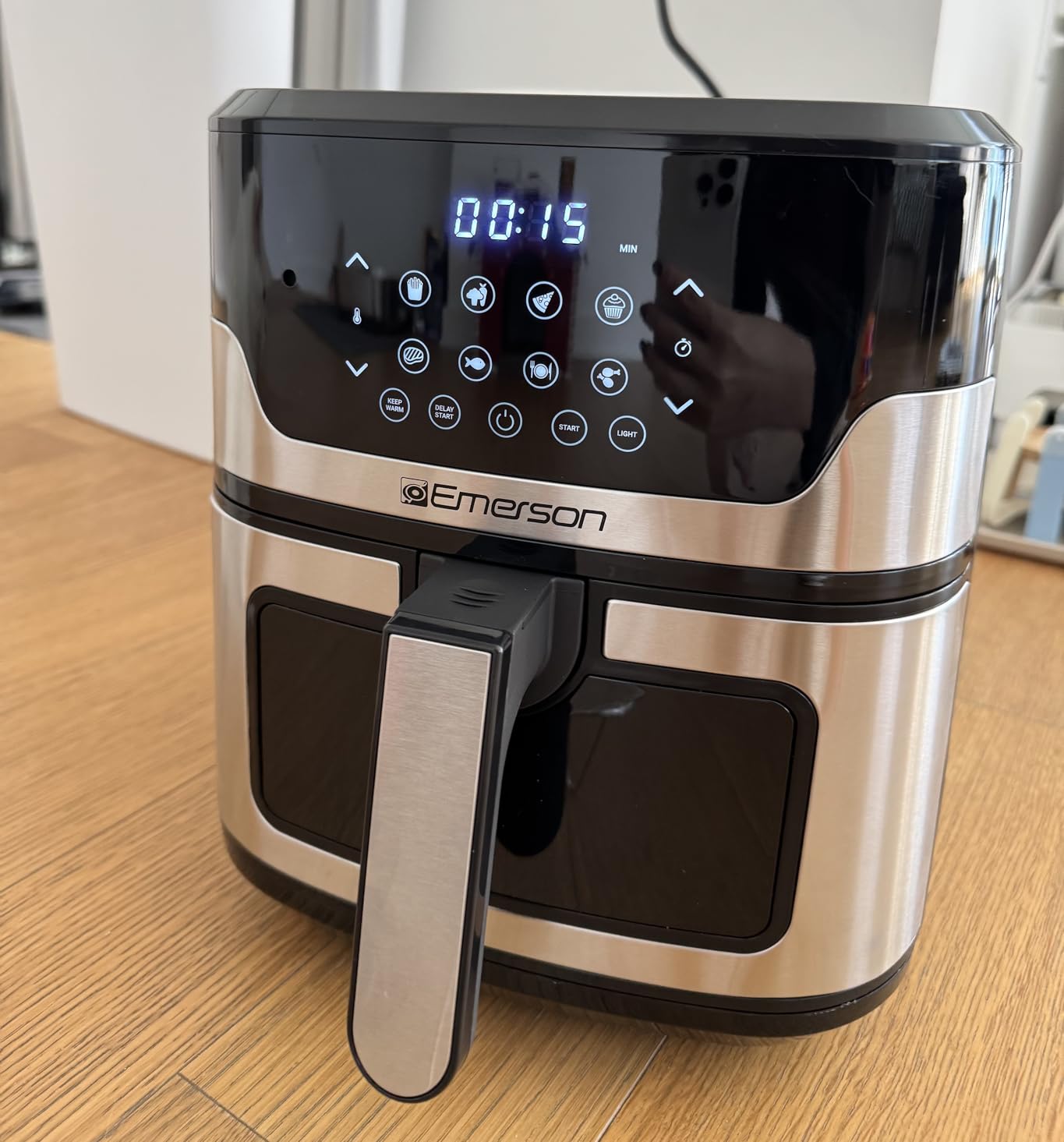Emerson SmartVoice 5.3QT 6-in-1 Air Fryer with 1000+ Voice Control Commands, No App Required customer photo 2