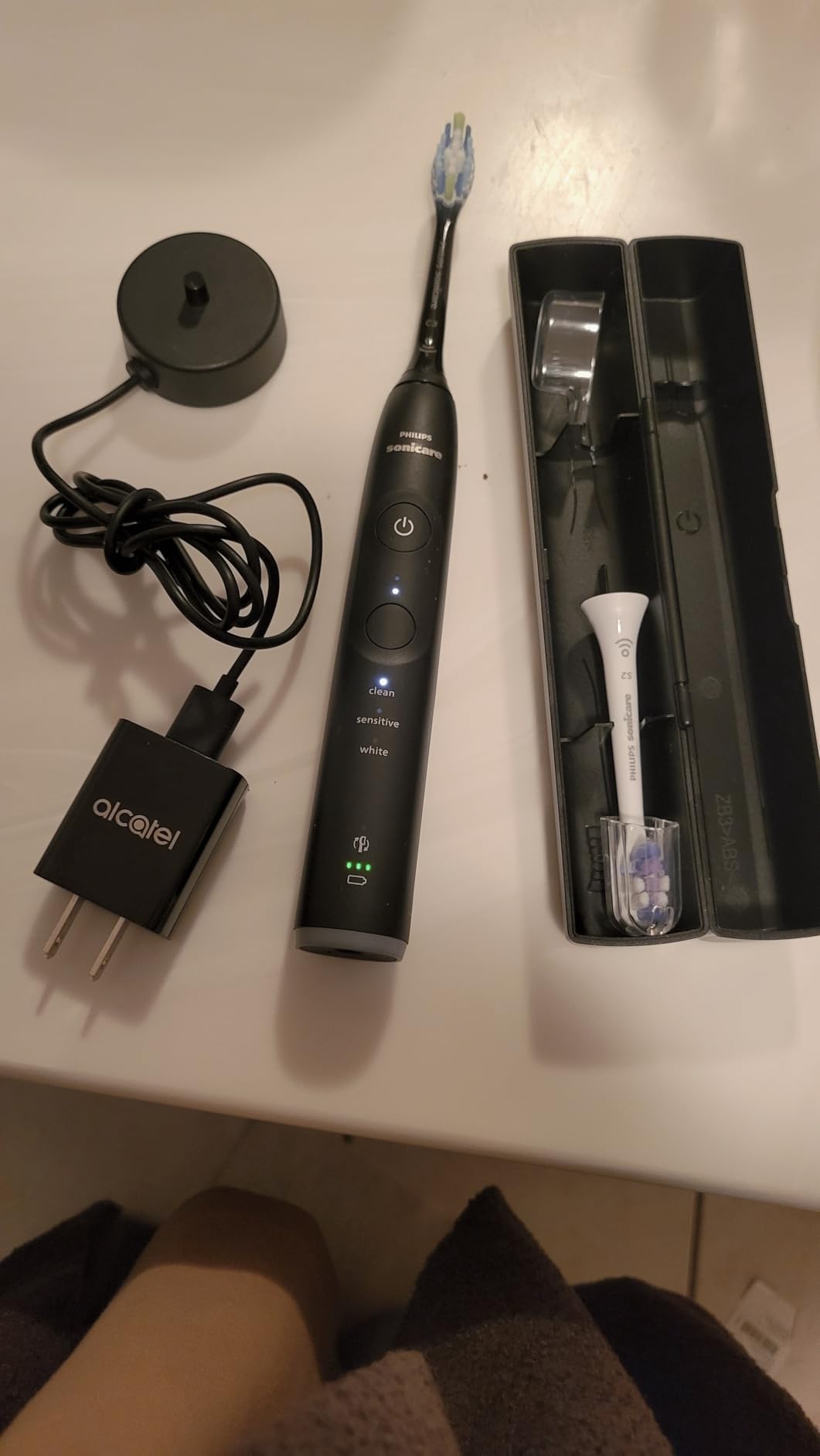 Philips Sonicare 6500 Series Electric Toothbrush, Next-Gen Sonicare Technology, Pressure Sensor, 9 Brushing Settings, SmarTimer, BrushPacer, 21-Day Runtime, Travel Case, White, HX7410/10 customer photo 1