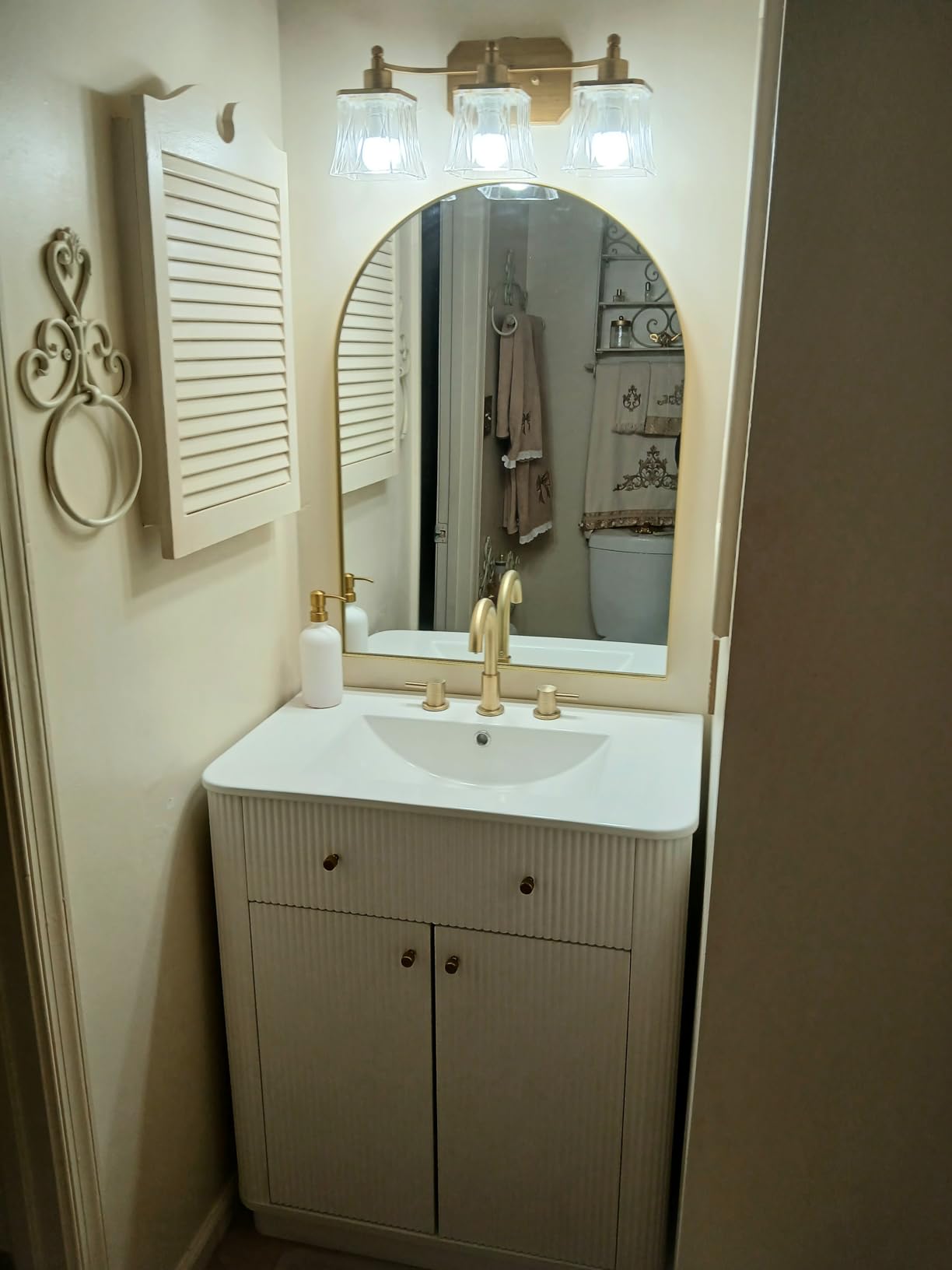 T4TREAM 60 Inch Bathroom Vanity with Sink, Modern Fluted Large Double Sink Bathroom Vanity with 2 Storage Cabinets, Adjustable Shelf, and 3 Small Drawers, Natural Oak customer photo 1