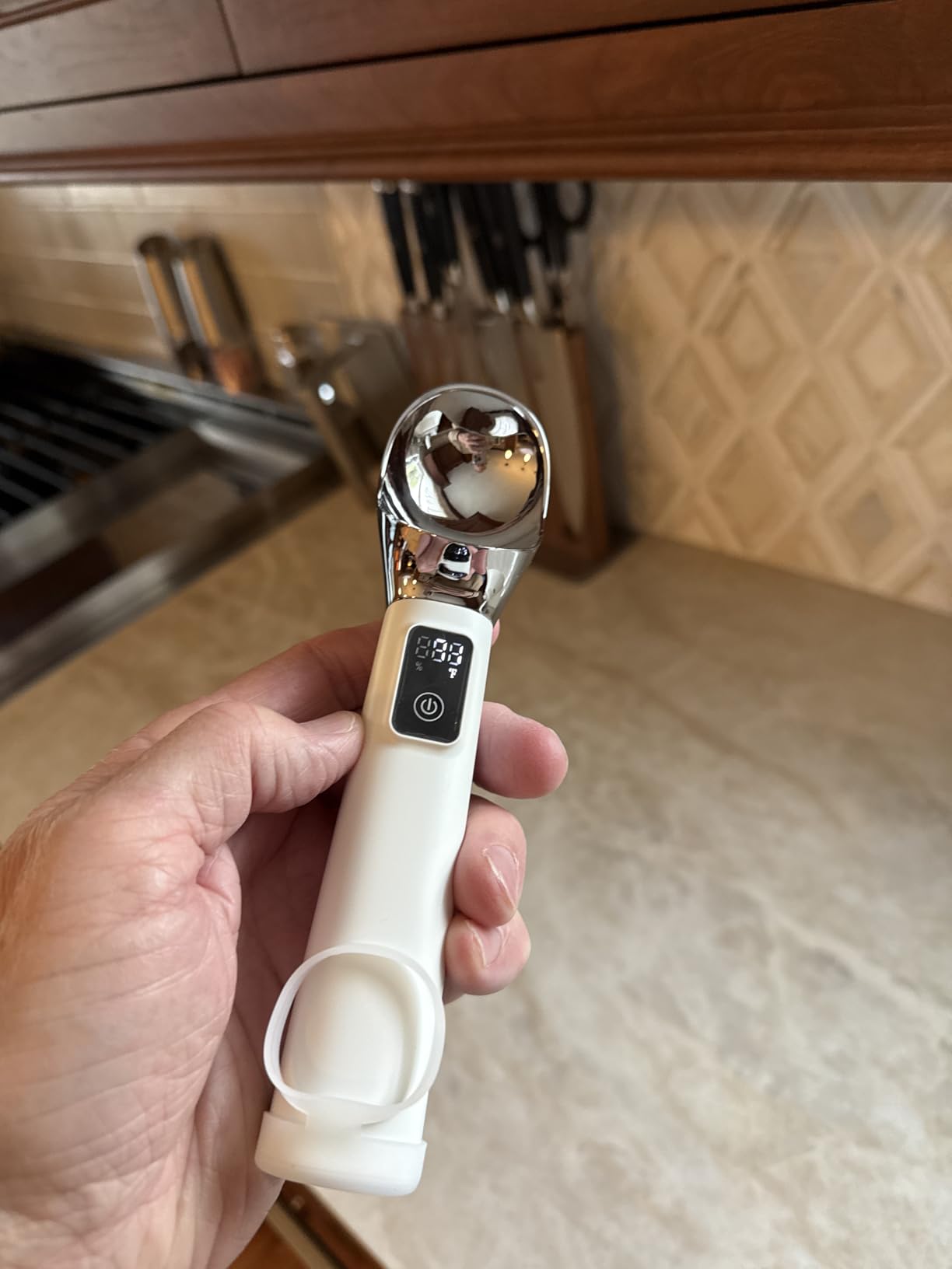 Electric Heated Ice Cream Scoop, Kitchen Gadget with Digital LED Temperature Display for Easy Scooping Rechargeable Scooper Dessert Server 5000mAh USB Powered IP67 Waterproof Kitchen Tool 2 Oz Max158℉ customer photo 1