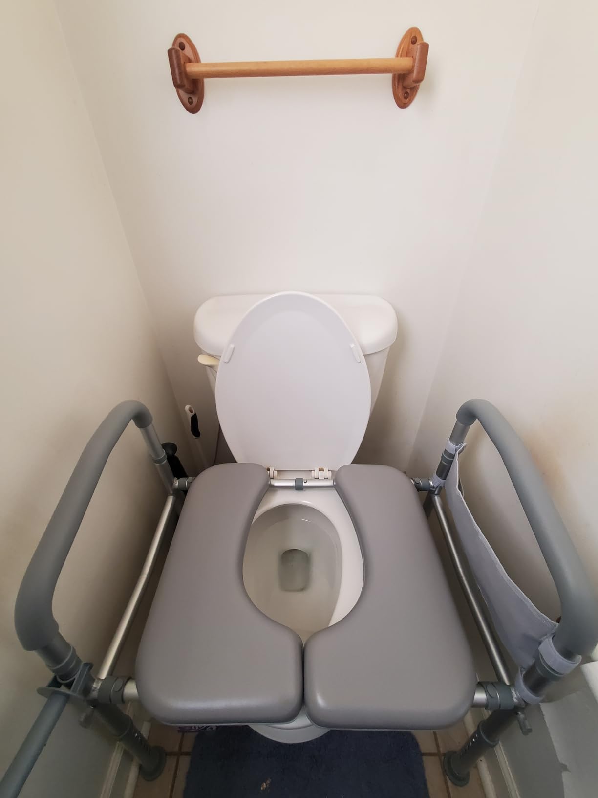 PopWise Raised Toilet Seat with Handles, 500 lb Anti-Wobble Frame, Easy to Install Toilet Seat Risers for Senior, Pregnant, Post-Surgery, Adjustable Height & Width Toilet Seat Riser, Fits Most Toilets customer photo 2
