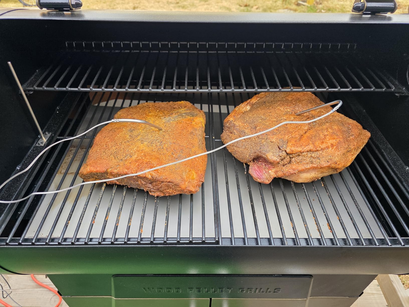 Z GRILLS 2026 Electric Pellet Smoker & Grill, 700 sq. in. Cooking Space, PID 3.0 Precision Control, Dual Meat Probes, 28-Hour Hopper, Dual-Wall Insulated Base, 8-in-1 BBQ with Cover customer photo 1