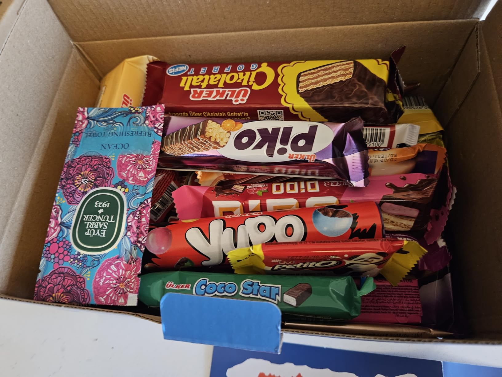 International Snack Box, 24 Full-Size Unique Snack, Universal Exotic Candies and Treats from around the World, Gift for Birthday, Christmas, Celebration and for Everything That Brings Happiness customer photo 1