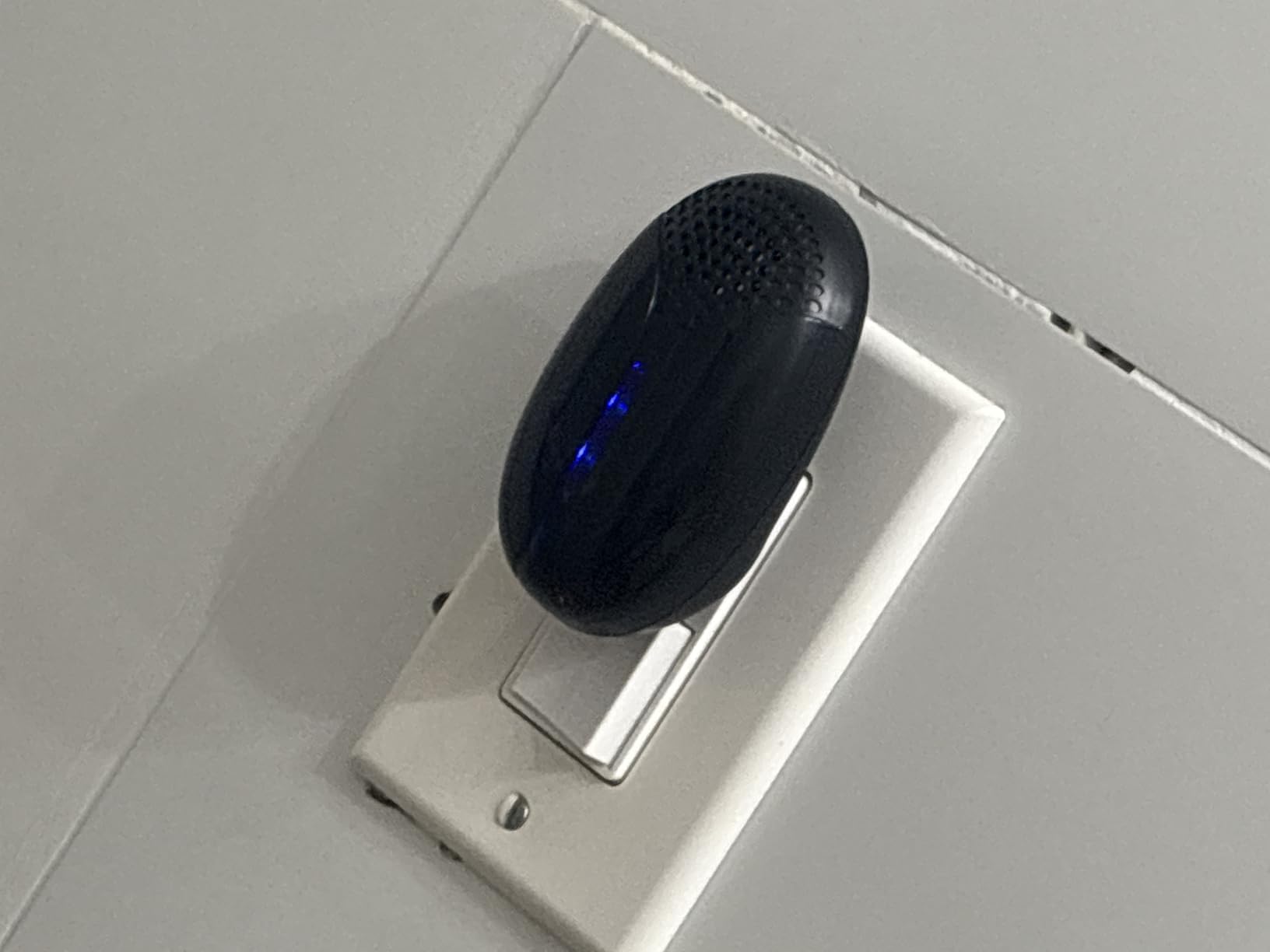 Upgraded Ultrasonic Repeller Pest Indoor, Mouse Traps Repellent Insect Plug in, Pest Control Ant, Roach, Rodent, Mouse, Bugs, Mosquito, Spider, for Home, Office, Warehouse 6 Packs, Black customer photo 2