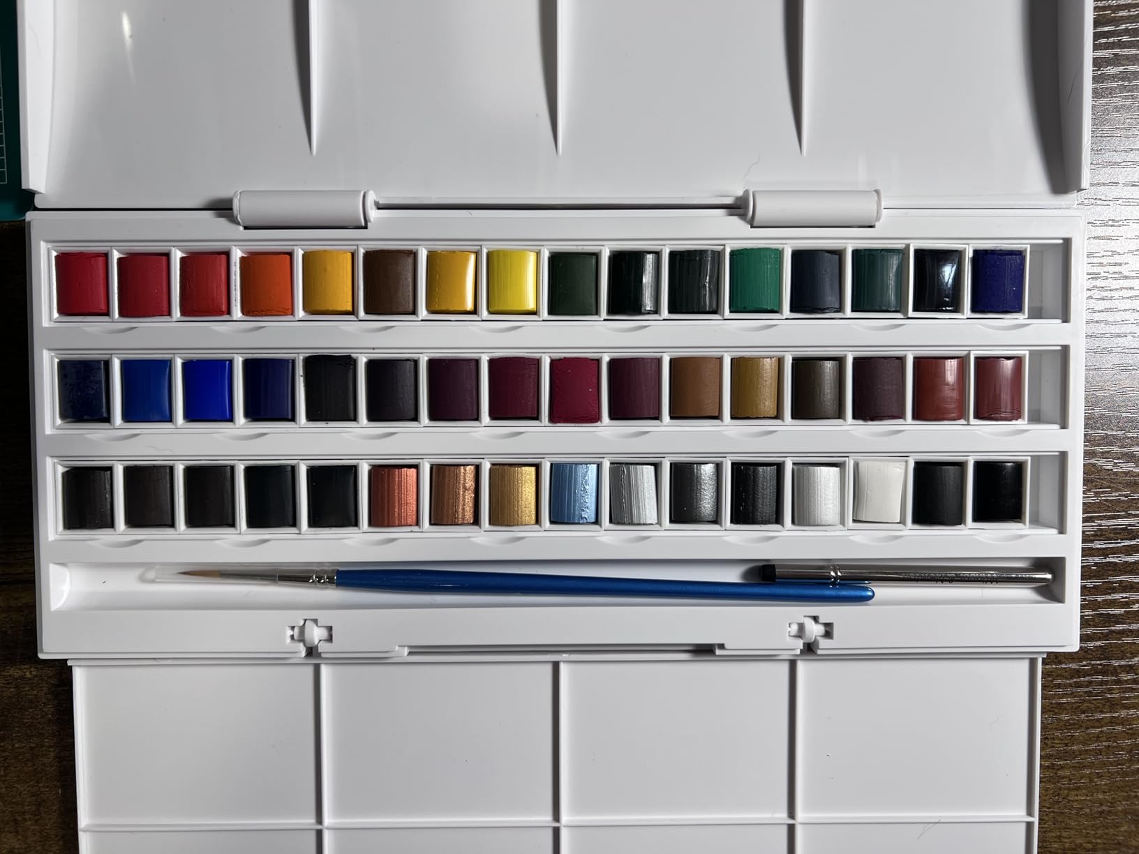 Winsor & Newton Cotman Watercolor Paint Set, Sketchers' Pocket Set, 12 Half Pan w/ Brush customer photo 2
