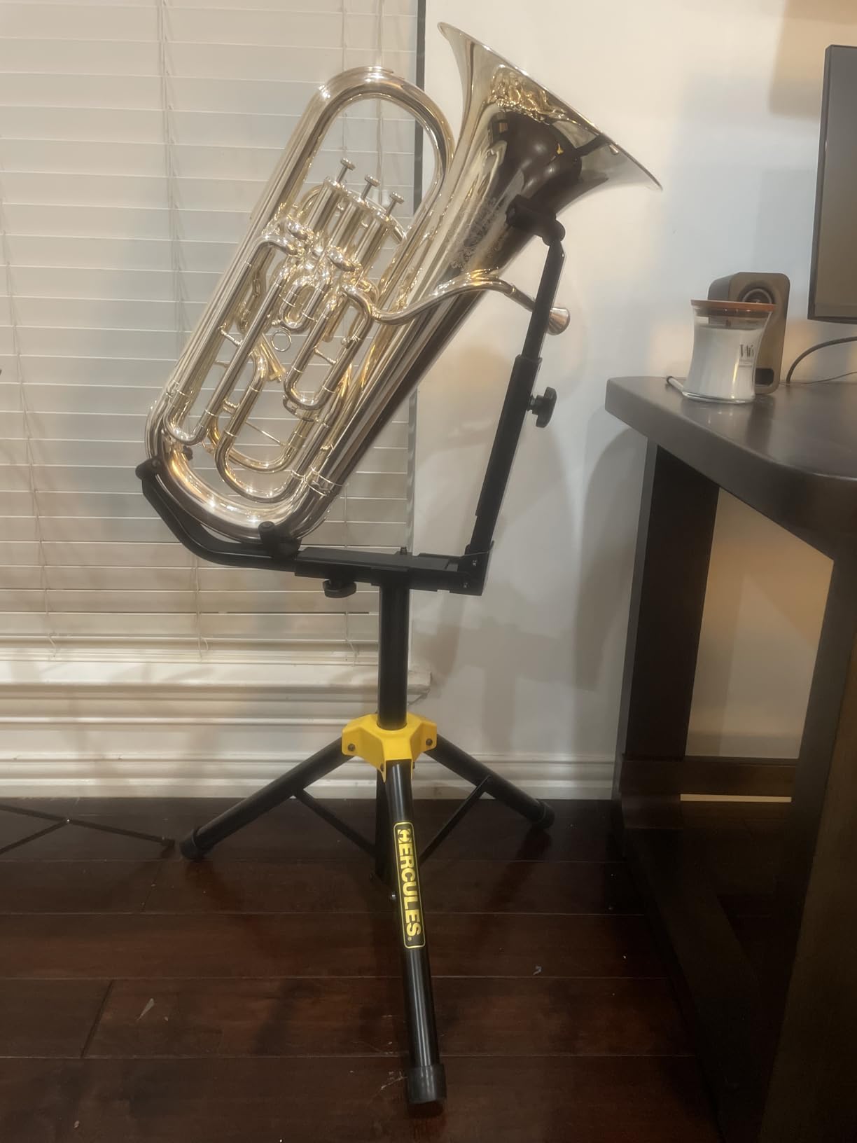 Hercules Stands DS552B Tuba/Euphonium Display Stand customer photo 2
