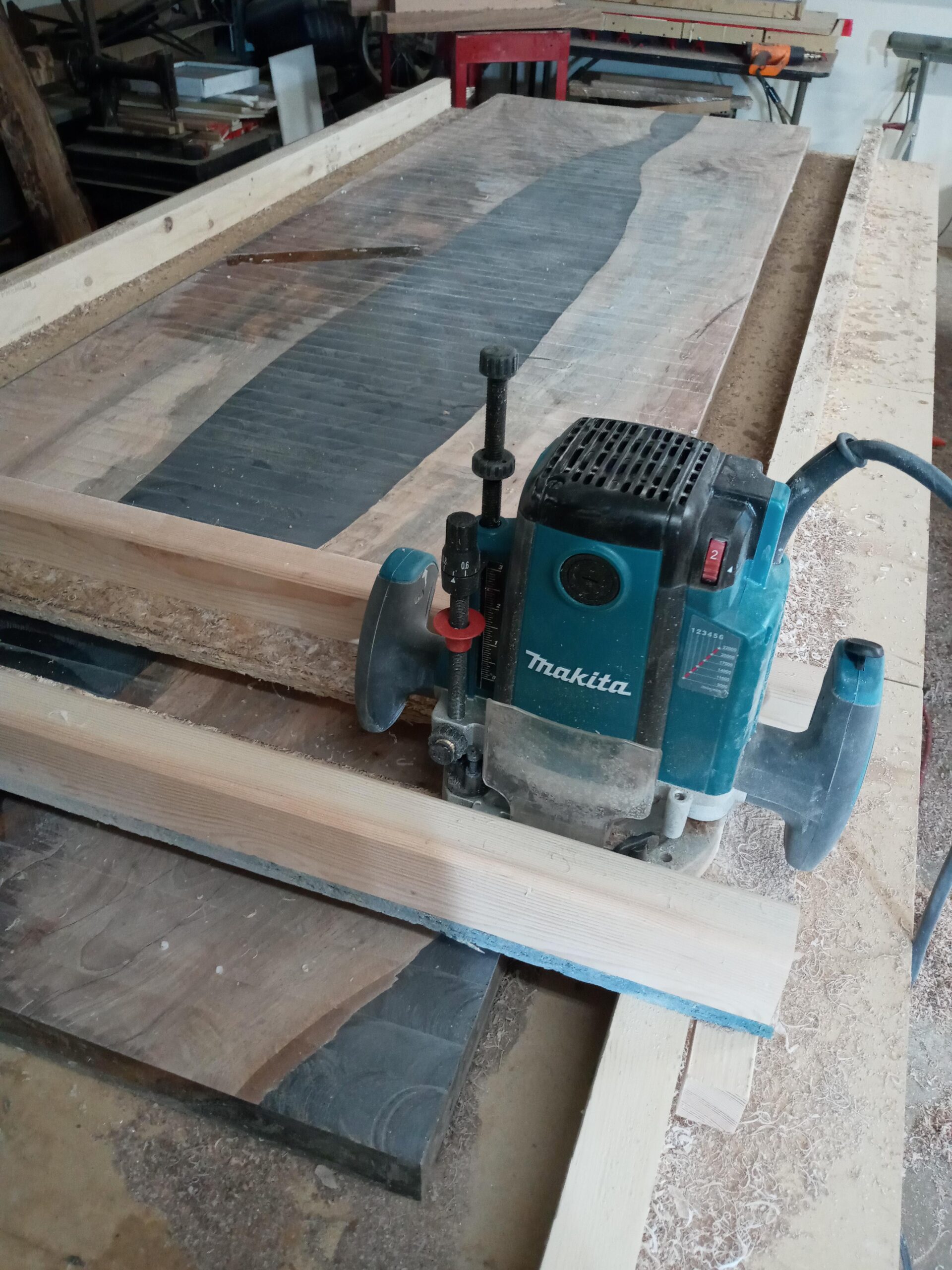 Makita RP2301FC 3-1/4 HP Plunge Router, with Variable Speed customer photo 2