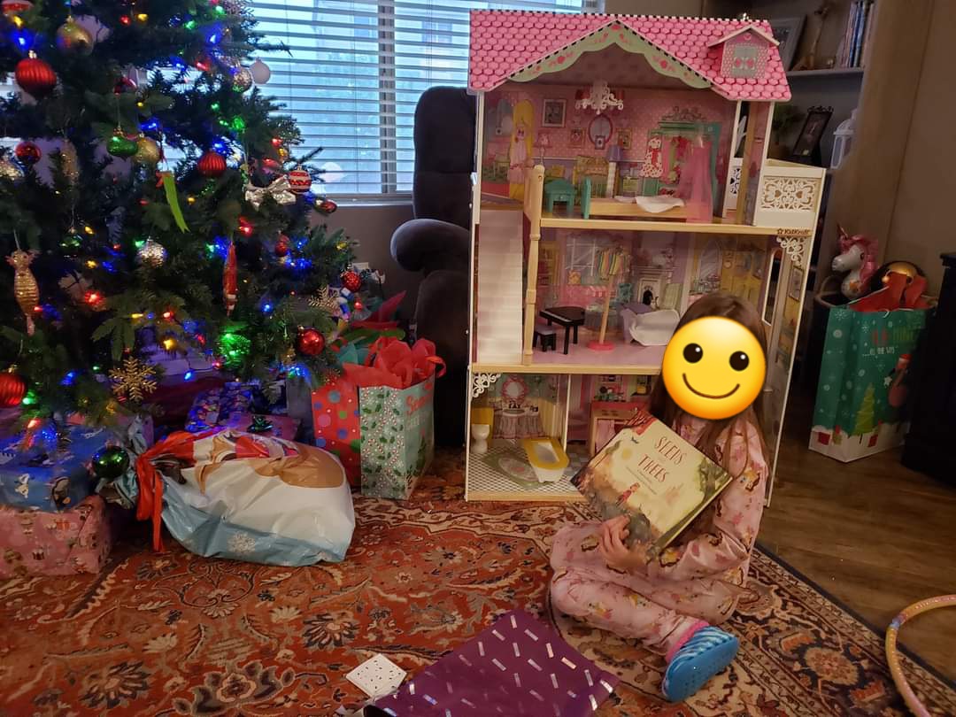 KidKraft Annabelle Wooden Dollhouse with Elevator, Balcony and 17 Accessories, Gift for Ages 3+ customer photo 1