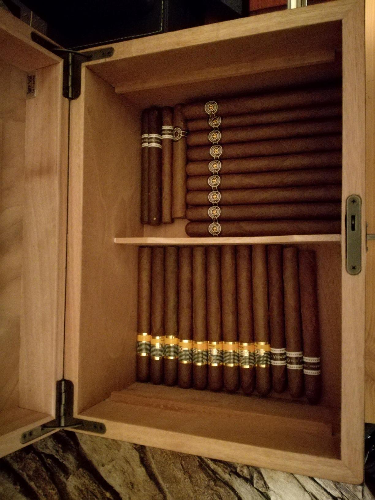 Humidor Supreme Solana Desktop Cigar Humidor with Accessory Drawer, Spanish Cedar Tray & Dividers | Rosewood Finish Cigar Storage Box with Humidifier & Front Glass Hygrometer | Holds 75 - 100 Cigars customer photo 1