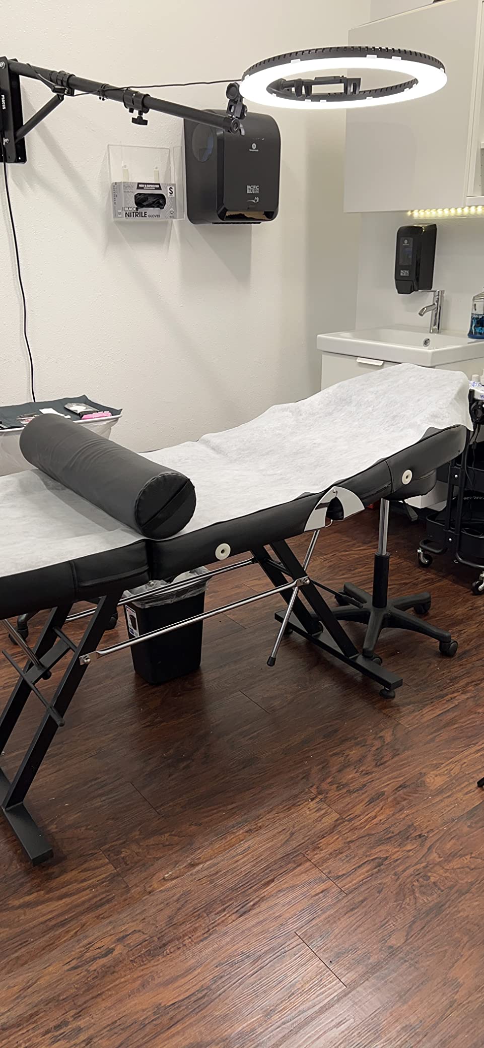 Best Choice Products 71in 3-Section Multipurpose Massage Bed, Spa & Salon Facial, Tattoo Chair w/Hydraulic Stool, Removable Headrest, Facial Cradle, Towel Hanger - Black customer photo 2