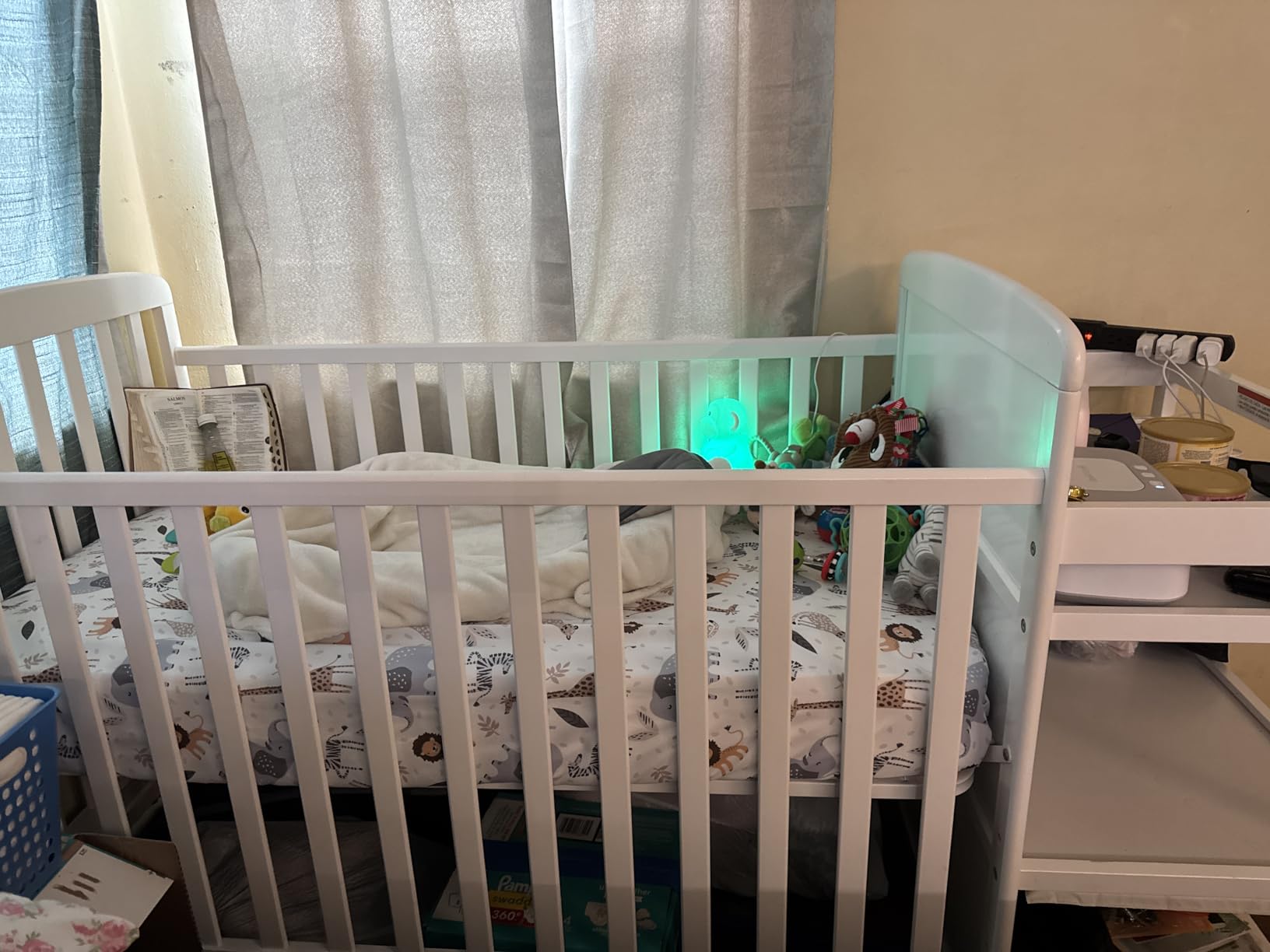 Dream On Me Anna 3-in-1 Convertible Full-Size Baby Crib & Changer with Storage - GREENGUARD Gold & JPMA Certified (White) customer photo 1