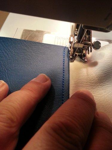 SINGER Heavy Duty 4423 High Speed Sewing Machine + Accessories | 23 Built-In Stitches Deliver 97 Stitch Applications | 50% More Power, 1100 Stitches/Min | Metal Frame, 1-Step Buttonhole customer photo 2