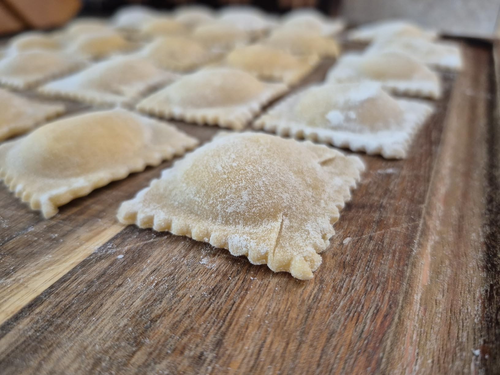 Eppicotispai 12-Hole Aluminum Round Ravioli Maker with Rolling Pin customer photo 2