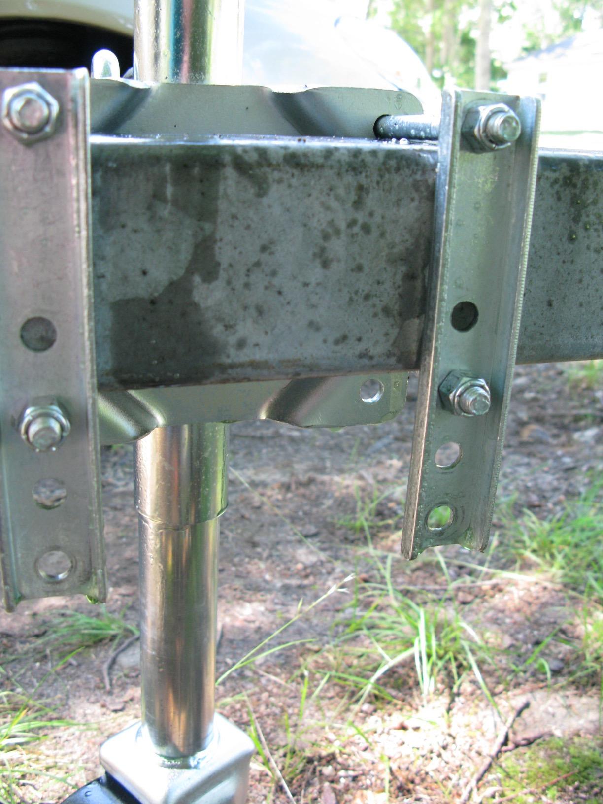 CURT 28112 Marine Boat Trailer Jack with 6-Inch Wheel, 1,200 lbs., 11 Inches Vertical Travel customer photo 1