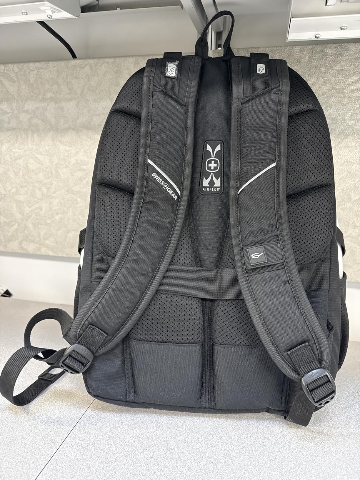 SWISSGEAR 1900 ScanSmart TSA Laptop Backpack with RFID Protection customer photo 1