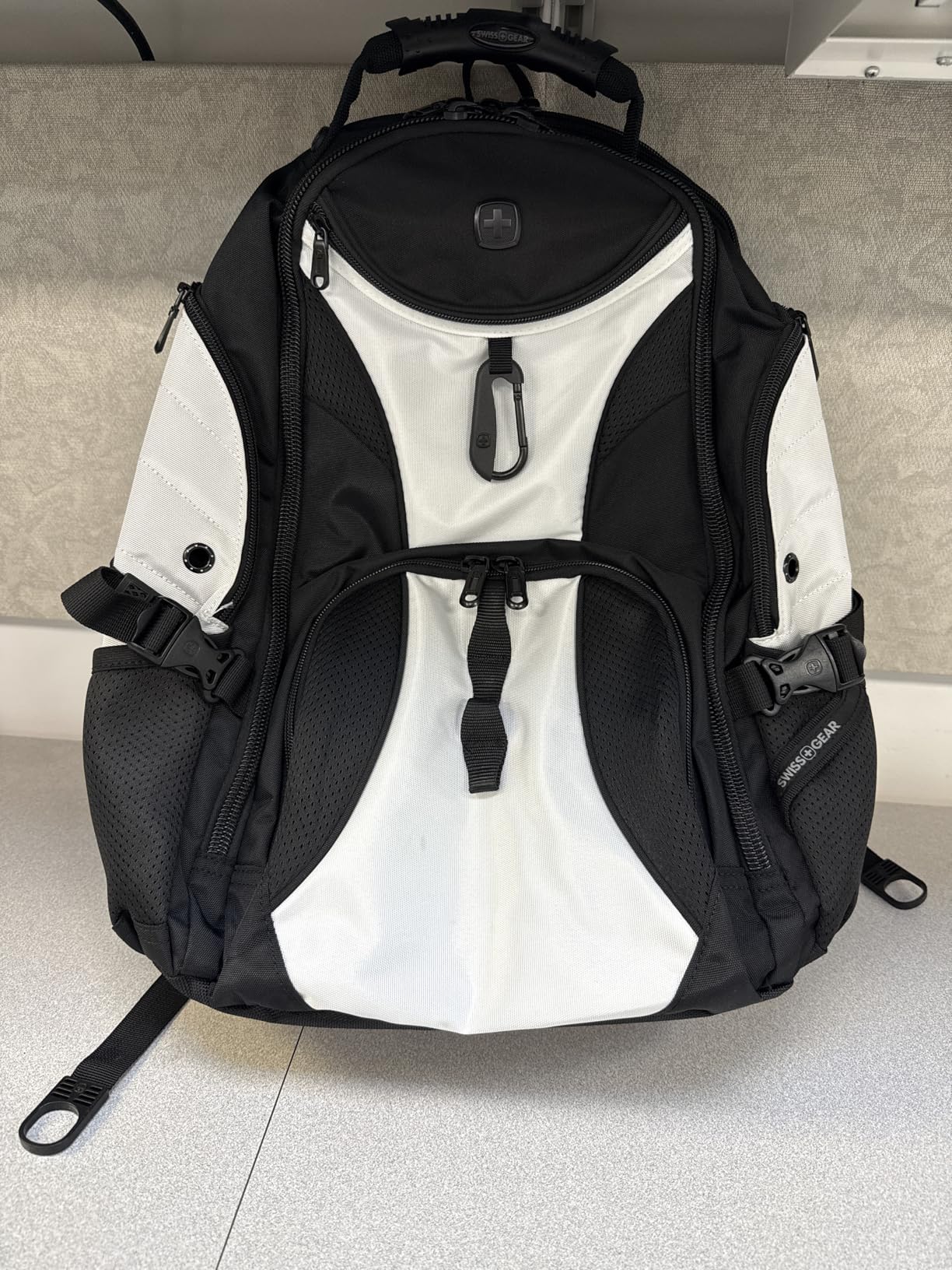 SWISSGEAR 1900 ScanSmart TSA Laptop Backpack with RFID Protection customer photo 2