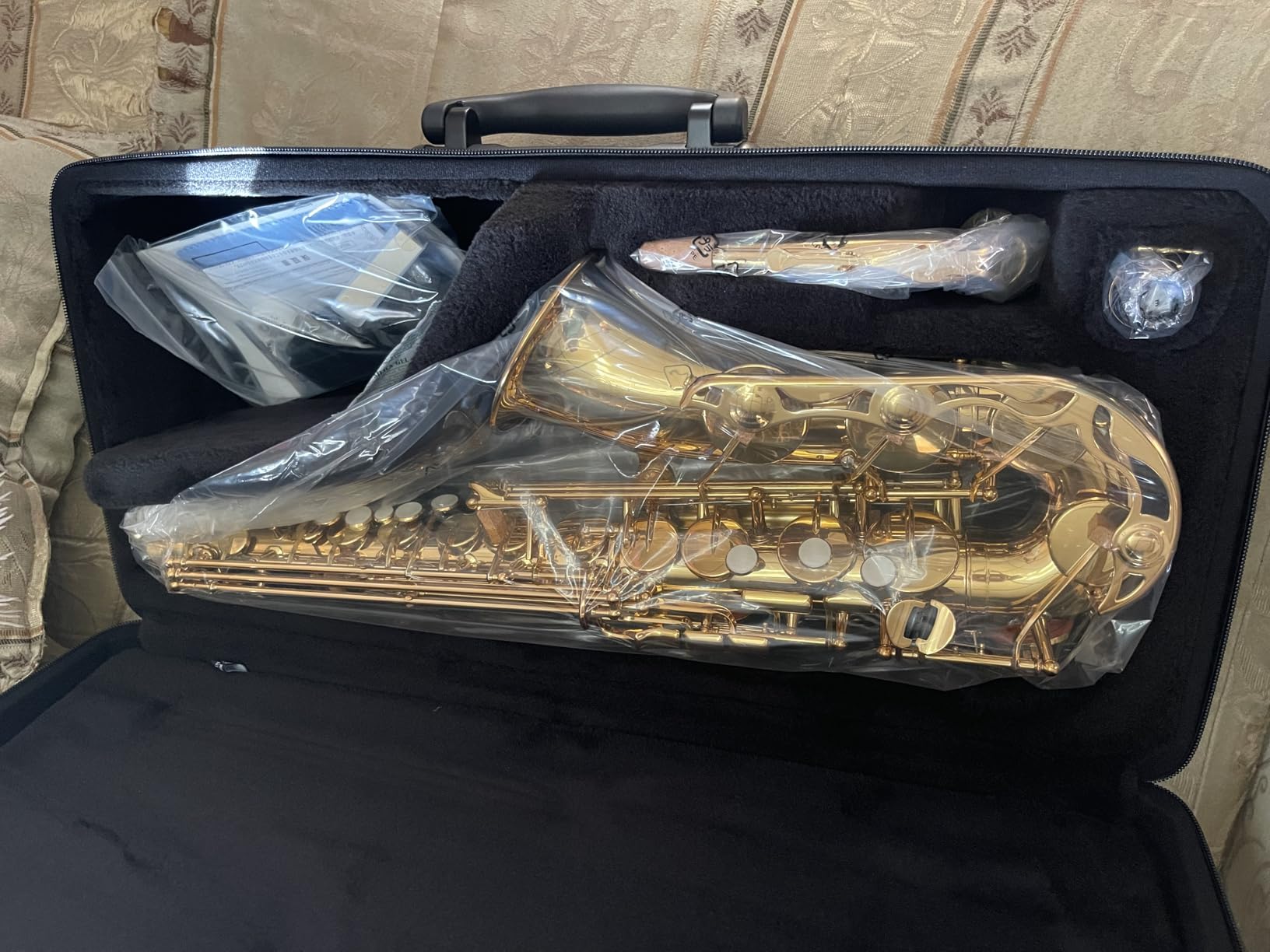 Yamaha YAS-280 Student Alto Saxophone, Eb, Gold Lacquer customer photo 2