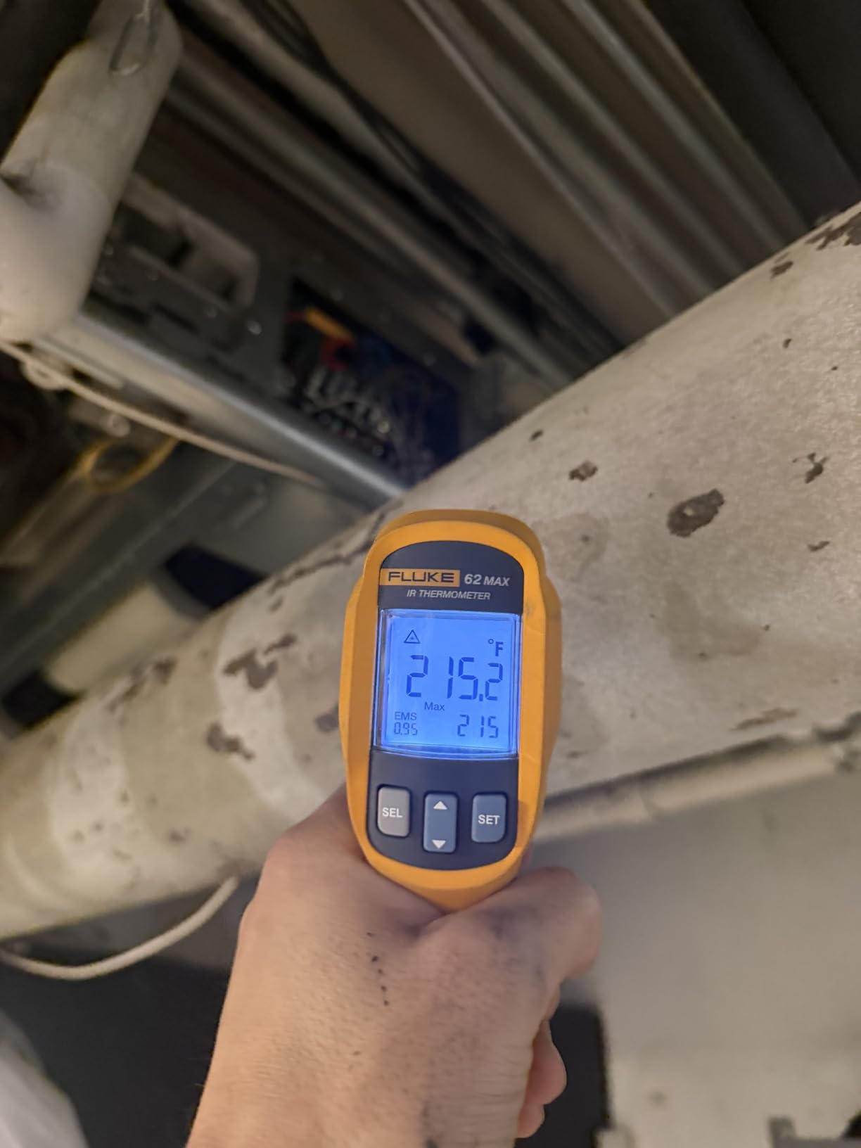 Fluke 62 Max Industrial Infrared Thermometer, -22 to +932 Degree F Range, Single Laser Targeting, 10:1 Distance to Spot Ratio, IP54 Rating customer photo 2