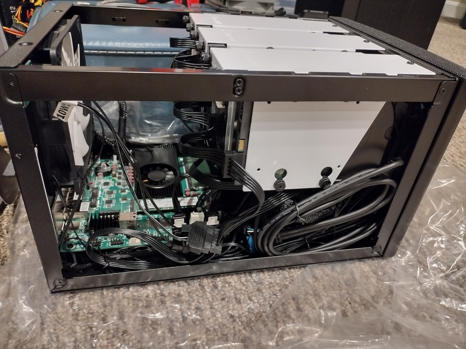 Fractal Design Node 304 Black - Mini Cube Compact Computer Case, Small Form Factor, Mini ITX, High Airflow, Modular Interior, 3X Silent R2 120mm Fans Included, USB 3.0 customer photo 1