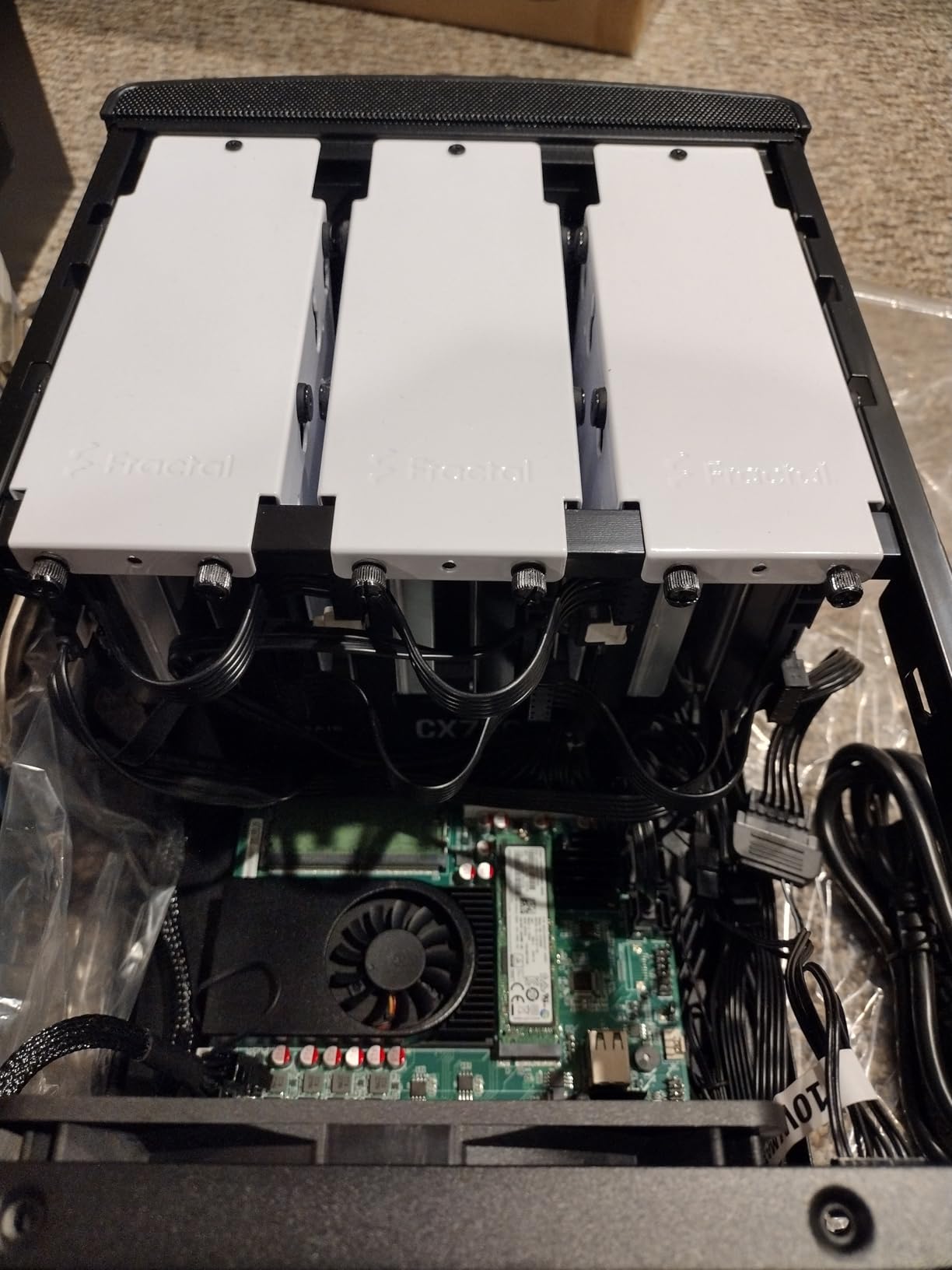 Fractal Design Node 304 Black - Mini Cube Compact Computer Case, Small Form Factor, Mini ITX, High Airflow, Modular Interior, 3X Silent R2 120mm Fans Included, USB 3.0 customer photo 2