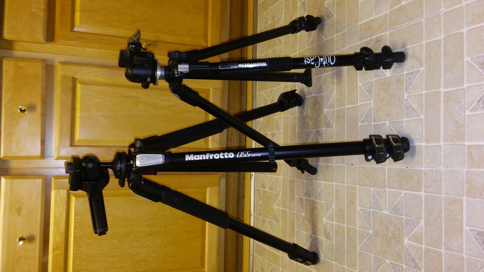 Manfrotto 055 Aluminum 3-Section Tripod with Horizontal Column (MT055XPRO3),Black customer photo 2