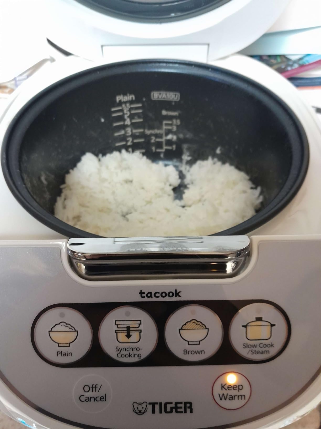 TIGER JBV-A10U 5.5-Cup (Uncooked) Micom Rice Cooker and Warmer with Tacook Food Steamer Cooking Tray Technology, White customer photo 1