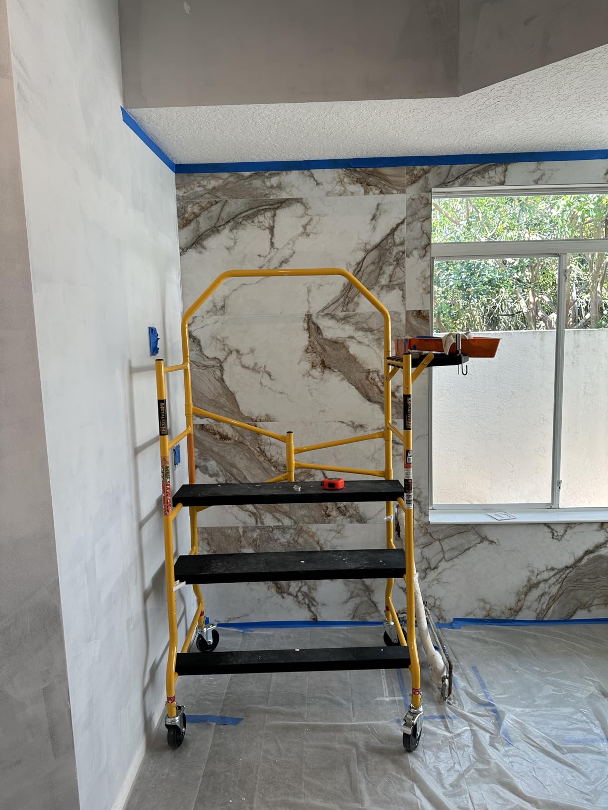 Metaltech I-IMIS Job Site Series 6-3/8' x 4' x 2-1/2' Scaffold 900 Lb. Load Capacity customer photo 1
