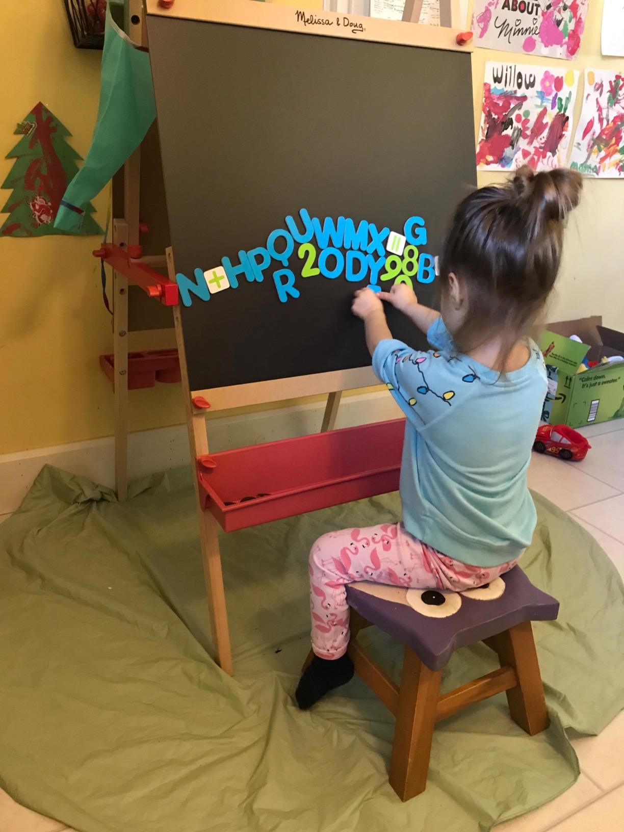 Melissa & Doug Deluxe Magnetic Standing Art Easel with Chalkboard, Dry-Erase Board, and 39 Letter and Number Magnets - FSC Certified customer photo 2
