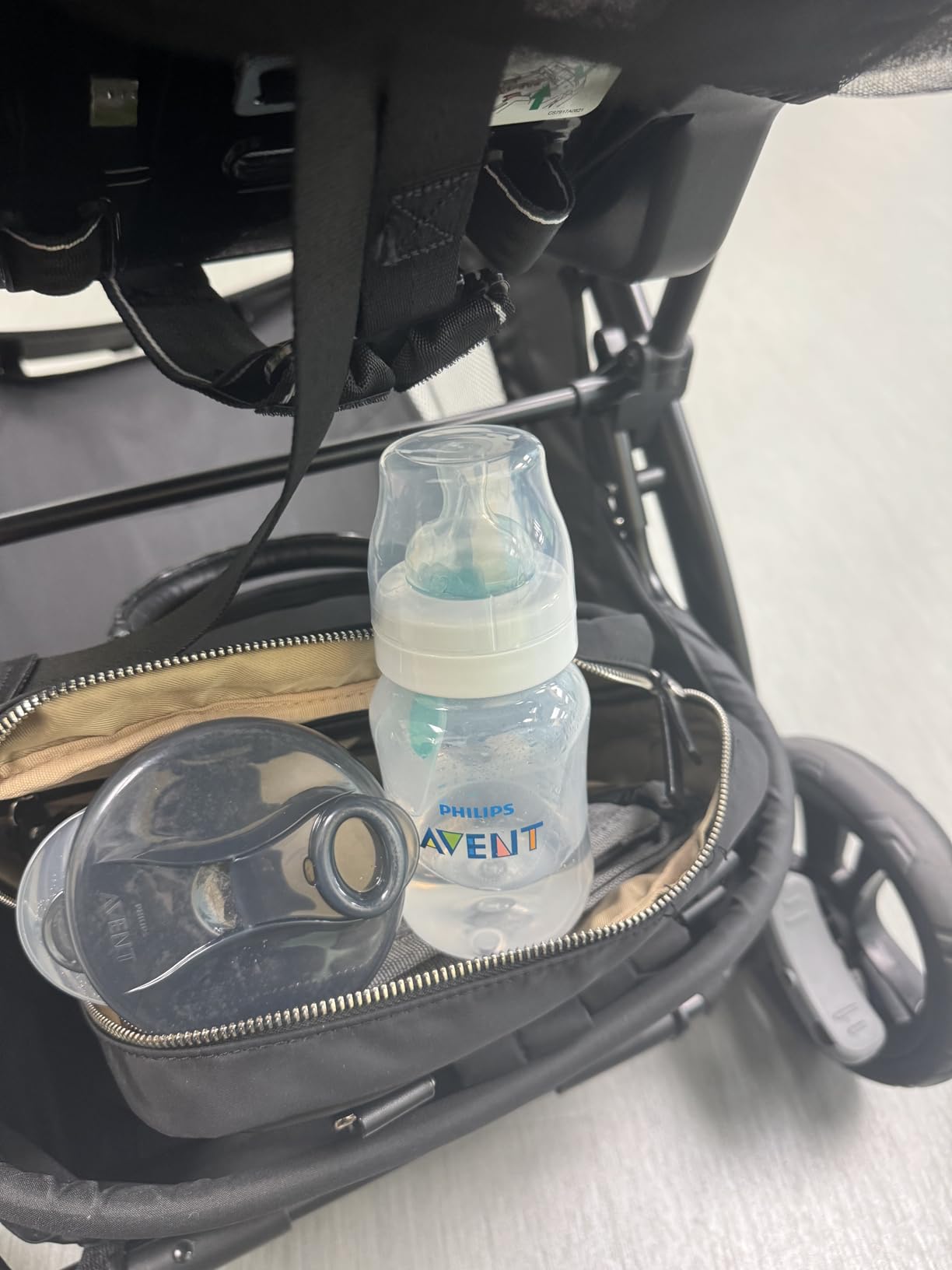 Philips AVENT Powder Formula Dispenser and Snack Cup For Unisex Baby, Grey, SCF135/18 customer photo 2