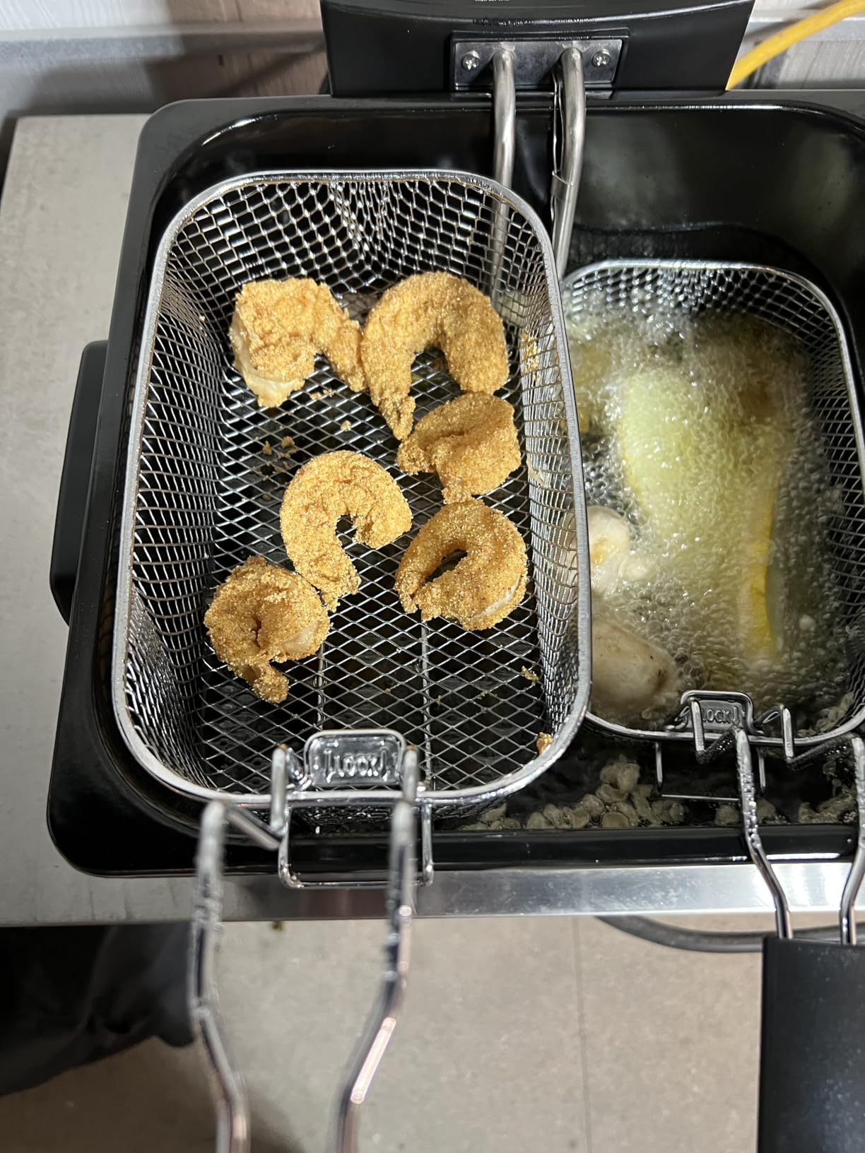 Hamilton Beach Electric Deep Fryer with 2 Baskets and Lid, 4.5 Liters / 19 Cups Oil Capacity, Temperature Control, View Window, Professional Style, 1800 Watts, Stainless Steel (35036) customer photo 2