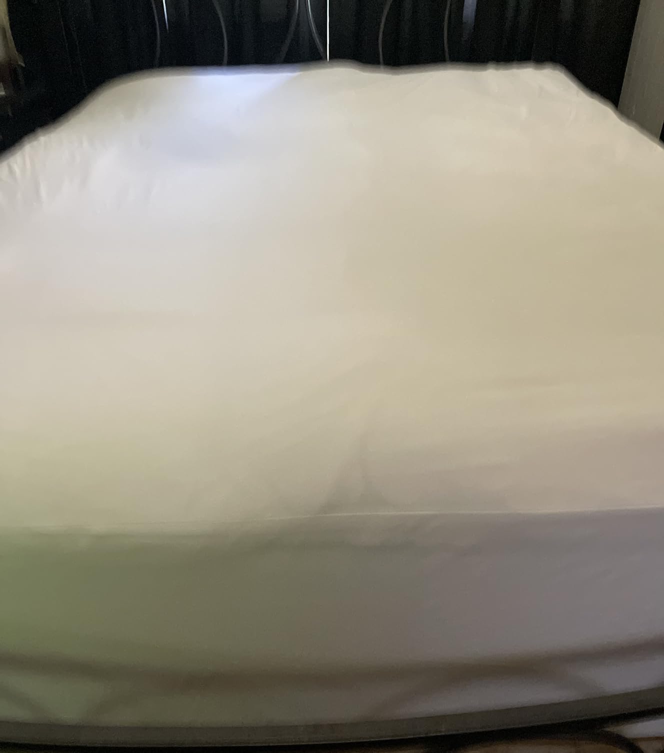 Utopia Bedding Queen Mattress Protector Zippered, 100% Waterproof Bed Bug and Dust Mite Proof Mattress Encasement, Absorbent 6 Sided Mattress Cover customer photo 1