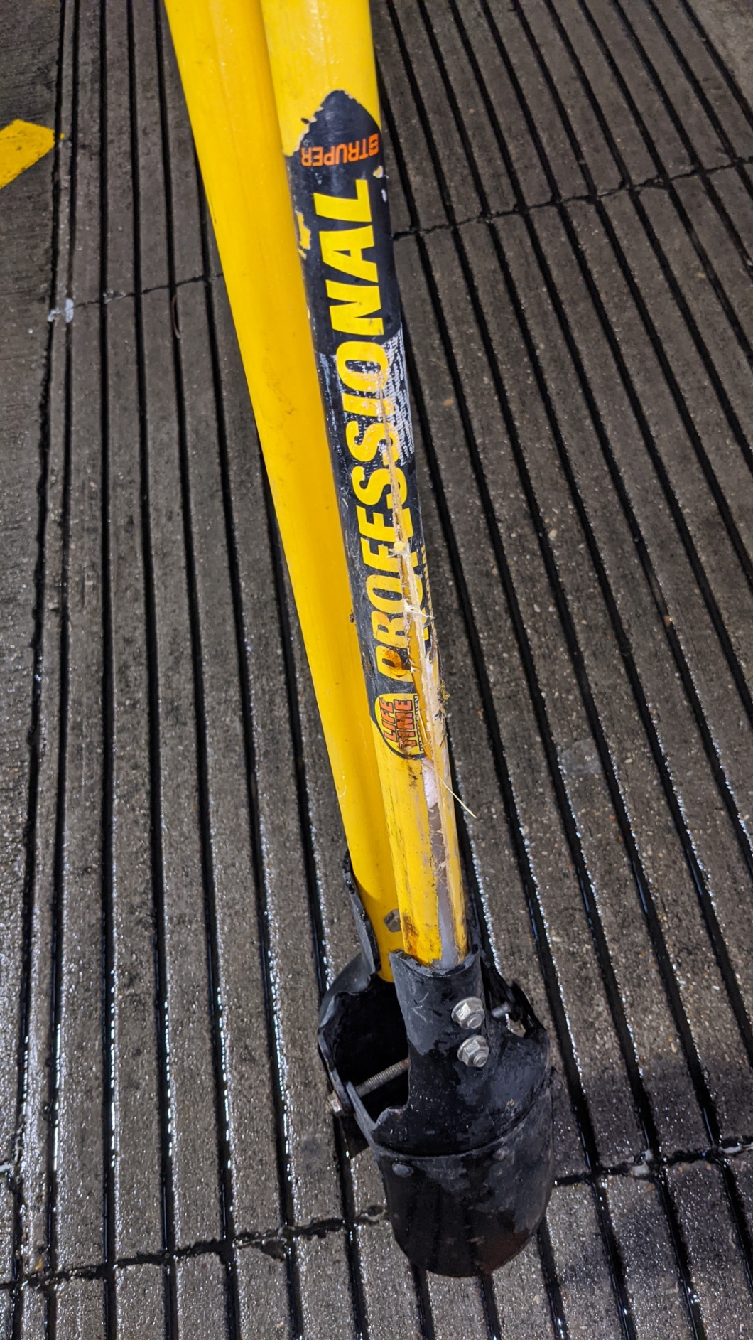 Truper Expert Post Hole Digger, 48-Inch Fiberglass Handles with Cushion Grips, Heavy-Duty Steel Blades, Professional Grade Fencing and Landscaping Tool (Model CA-38F / 11982) customer photo 1