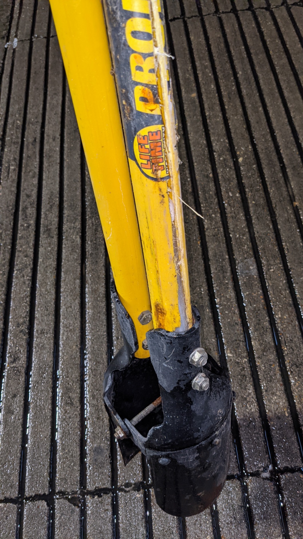 Truper Expert Post Hole Digger, 48-Inch Fiberglass Handles with Cushion Grips, Heavy-Duty Steel Blades, Professional Grade Fencing and Landscaping Tool (Model CA-38F / 11982) customer photo 2