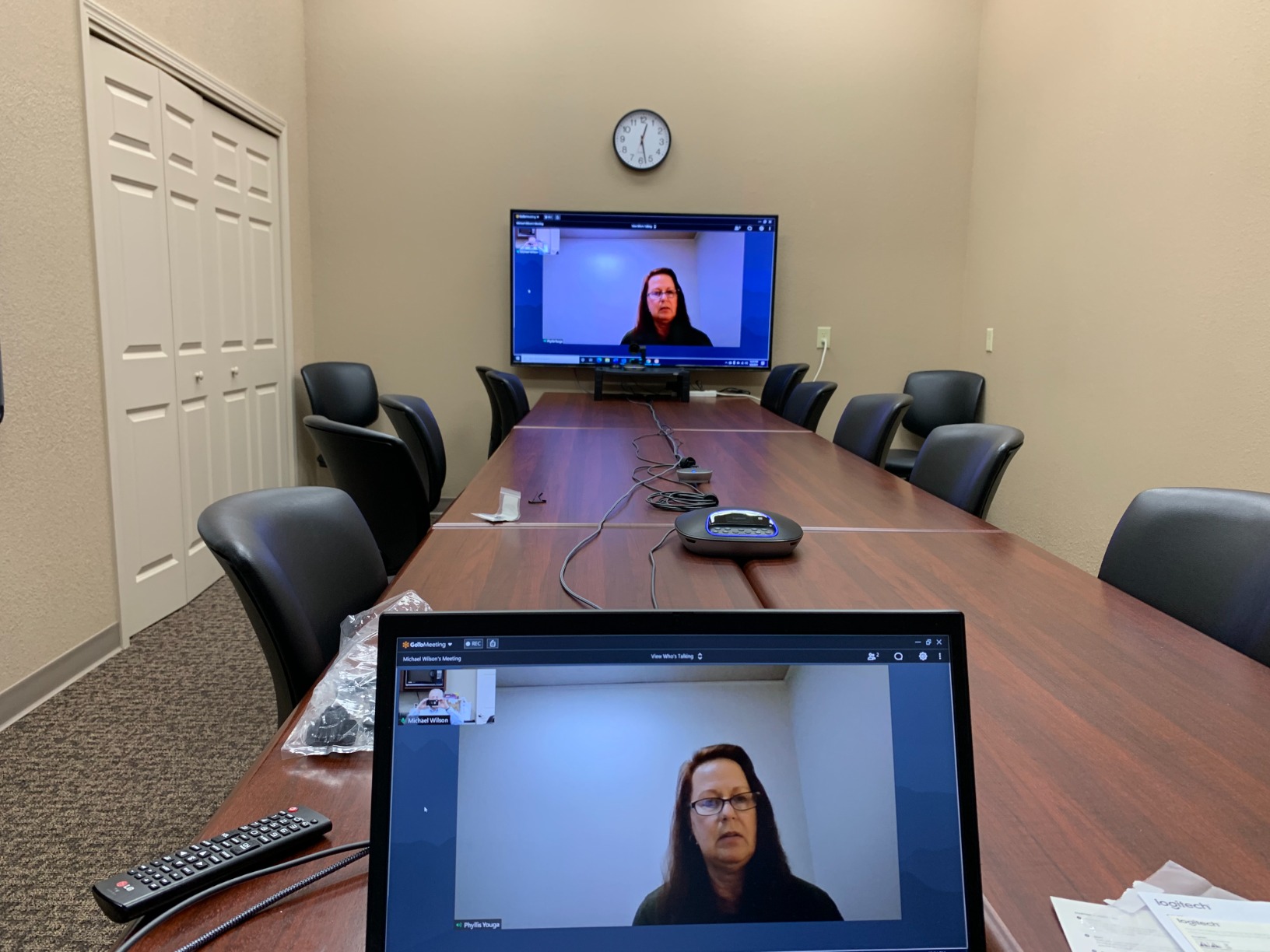 Logitech Group Video and Audio Conferencing System for Big Meeting Rooms, All in One, 8 GB RAM, Windows 7/8.1/10, macOS 10.10 or Higher customer photo 1