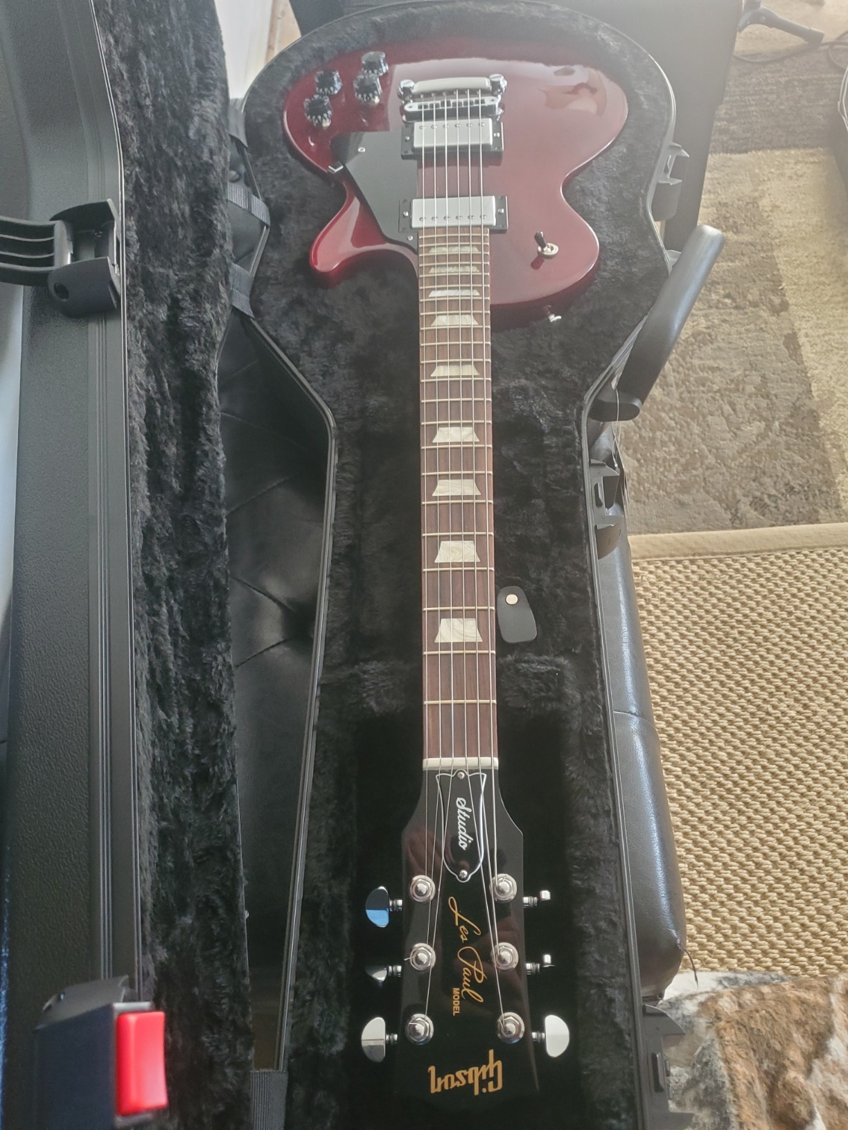 Gator Cases Molded Flight Case for Les Paul Electric Guitar with TSA Approved Locking Latch customer photo 2