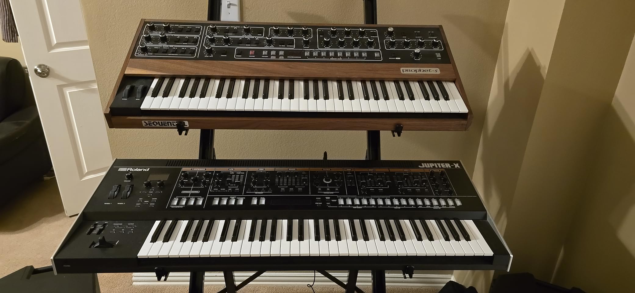 Gator Cases Frequent Flyer's Series Molded Flight Case for 76-Note Keyboards with TSA Approved Locking Latches and Recessed Wheels, (GTSA-KEY76) customer photo 1