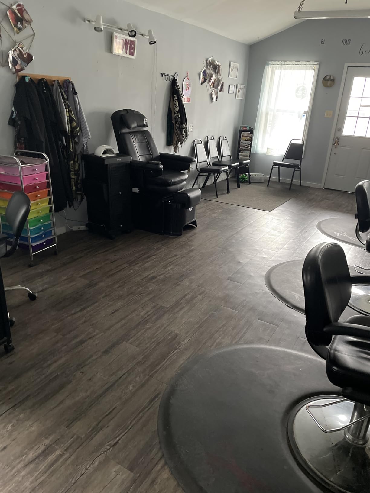 Pibbs PS92 No Plumbing Pedicure Spa Chair with Footsie Bath & Disposable Liners, Reclining Swivel Vibration Chair, Adjustable Footrest & Durable Fiberglass Base, Black customer photo 1