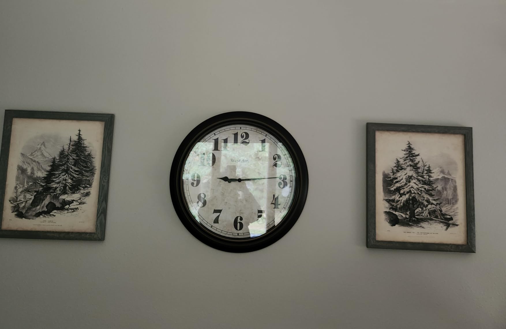 Westclox Traditional Large Wall Clock - Battery-Operated 24-Inch Vintage Distressed Dial, Metal Hands, Glass Lens, Quartz Accuracy (Black-Brown, 24-Inch) customer photo 2