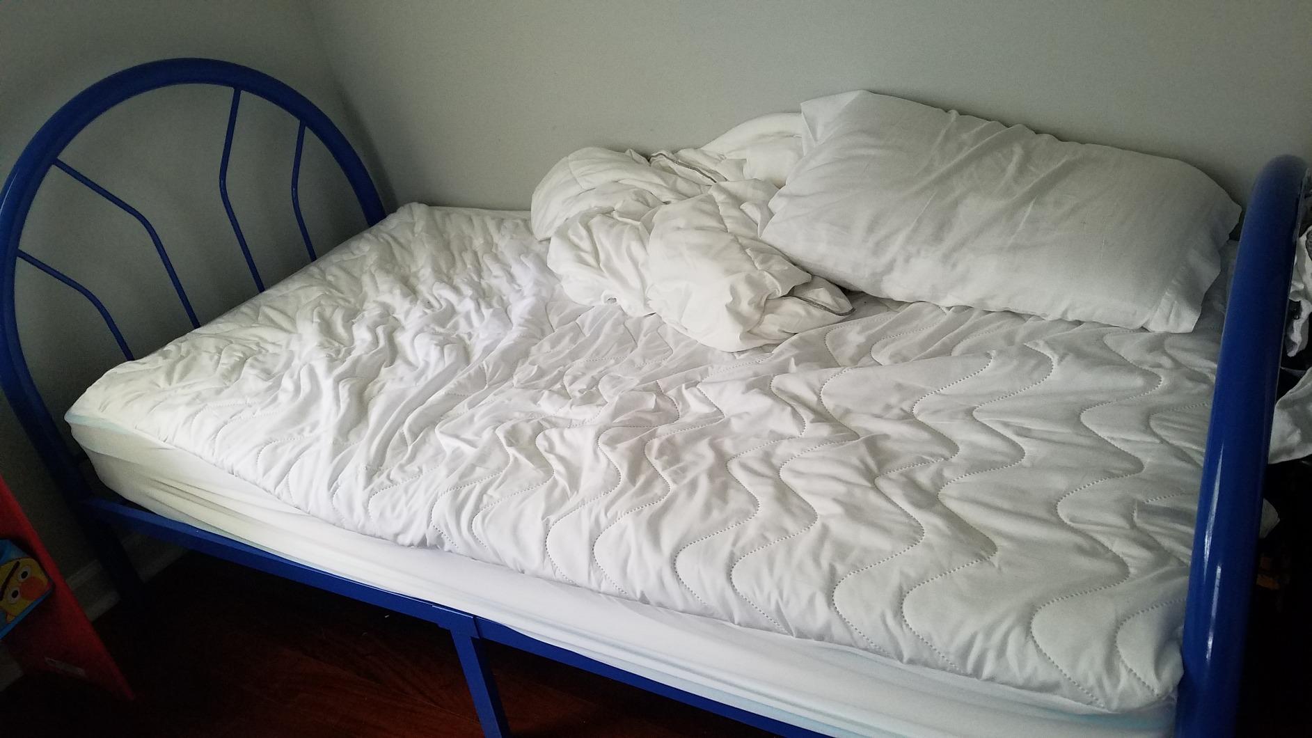 Linenspa 8 Inch Memory Foam and Spring Hybrid Mattress - Medium Firm Feel - Bed in a Box - Quality Comfort and Adaptive Support - Breathable - Cooling - Guest and Kids Bedroom - Queen Size customer photo 2