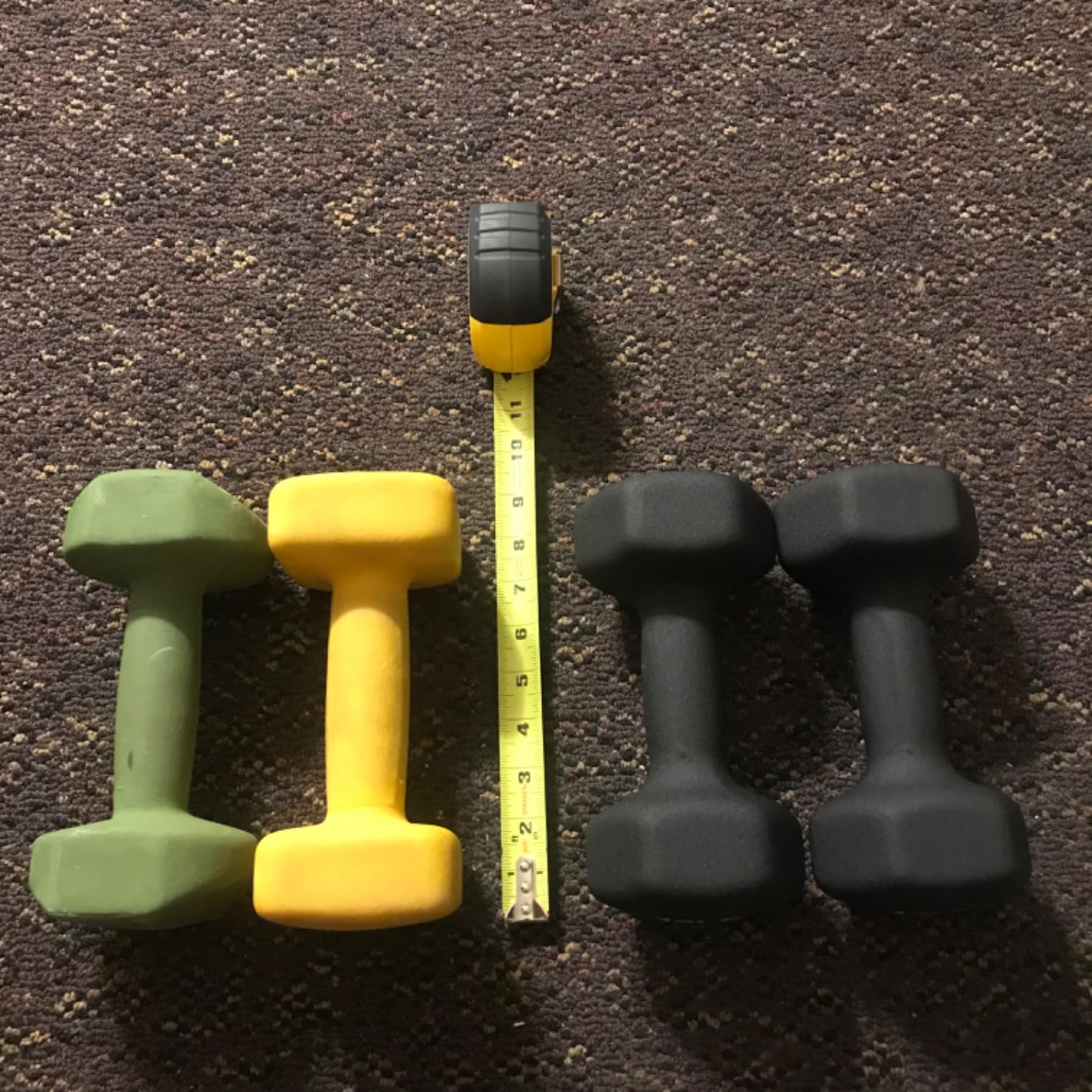 Amazon Basics Neoprene Dumbbell Hand Weights for Exercise and Muscle Toning customer photo 1
