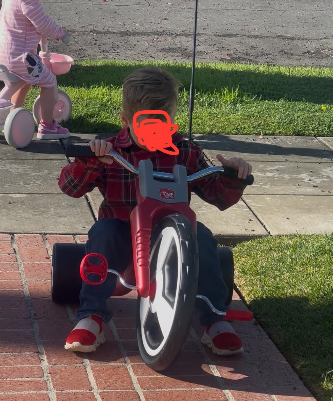 Radio Flyer Big Flyer Sport, for Kids 3-7, Chopper-Style Tricycle with 16-Inch Front Wheel, Adjustable Seat, Chrome Handlebars, Removable Racing Pennant, Performance Grip Tread, Tricycle for Kids customer photo 1