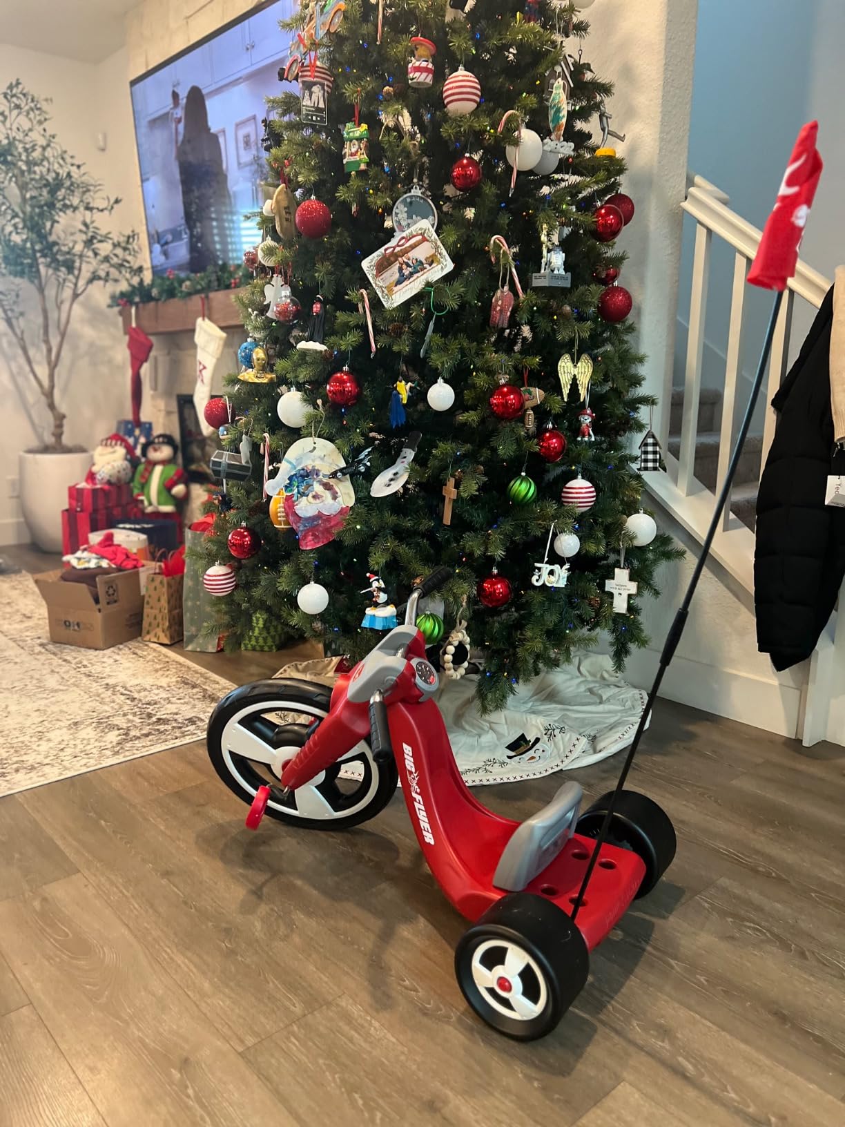 Radio Flyer Big Flyer Sport, for Kids 3-7, Chopper-Style Tricycle with 16-Inch Front Wheel, Adjustable Seat, Chrome Handlebars, Removable Racing Pennant, Performance Grip Tread, Tricycle for Kids customer photo 2