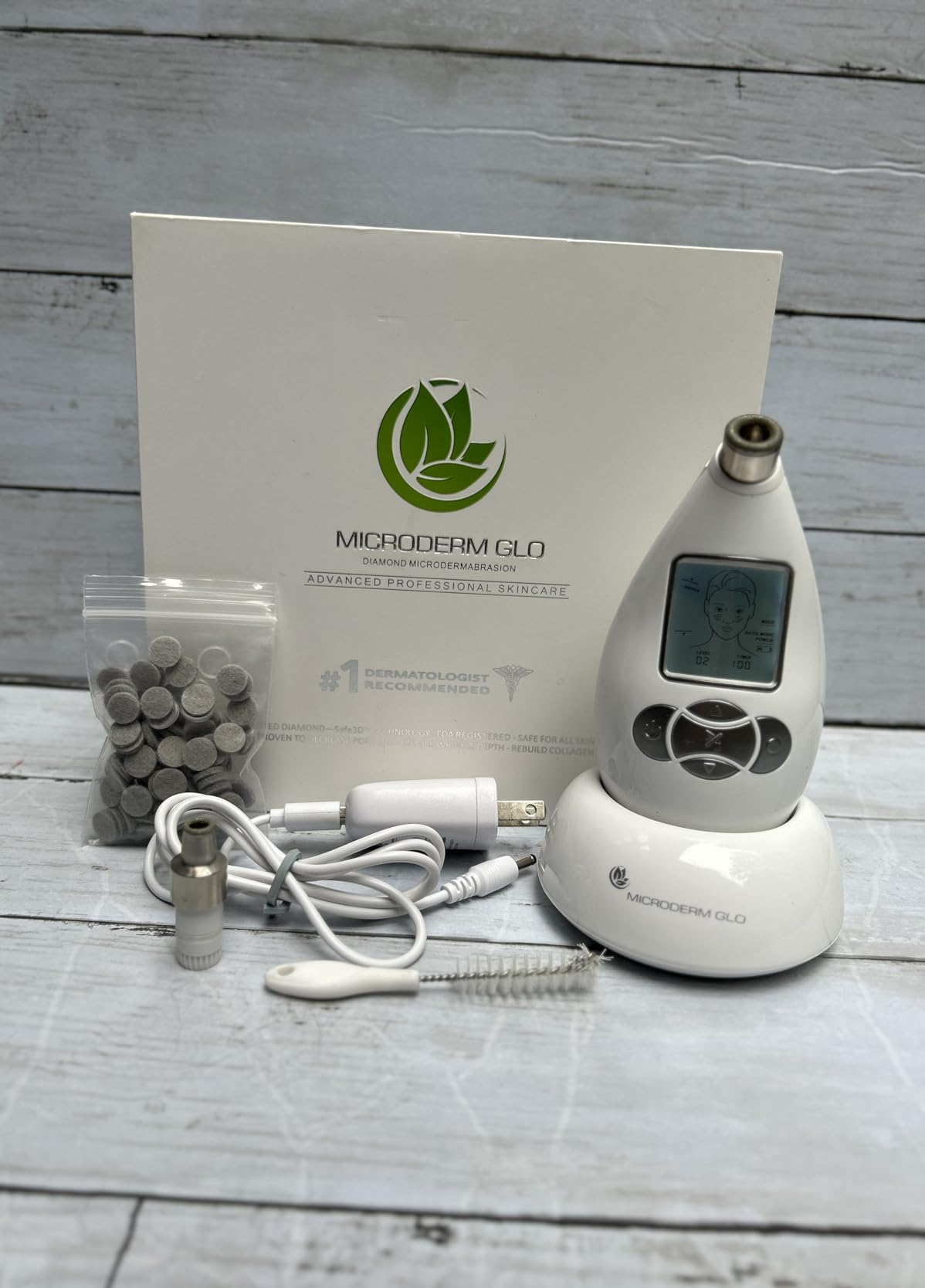 Microderm GLO Diamond Microdermabrasion Machine - Best Gift for Women - Dermabrasion & Anti Aging Wrinkle Skincare - Home Facial Treatment System customer photo 1
