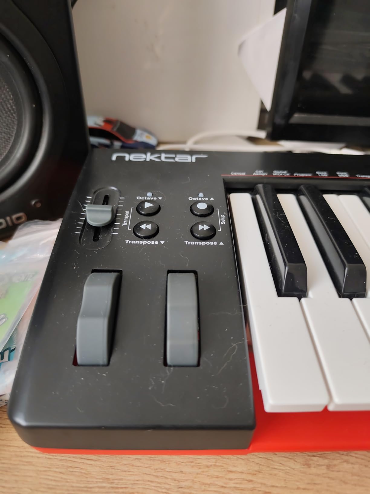 Nektar SE49 - USB MIDI Controller Keyboard with Nektar DAW Integration customer photo 2