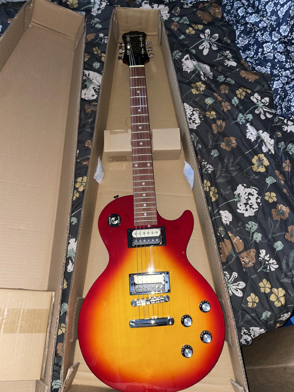 Epiphone Les Paul Studio E1 Electric Guitar, Heritage Cherry Sunburst customer photo 2