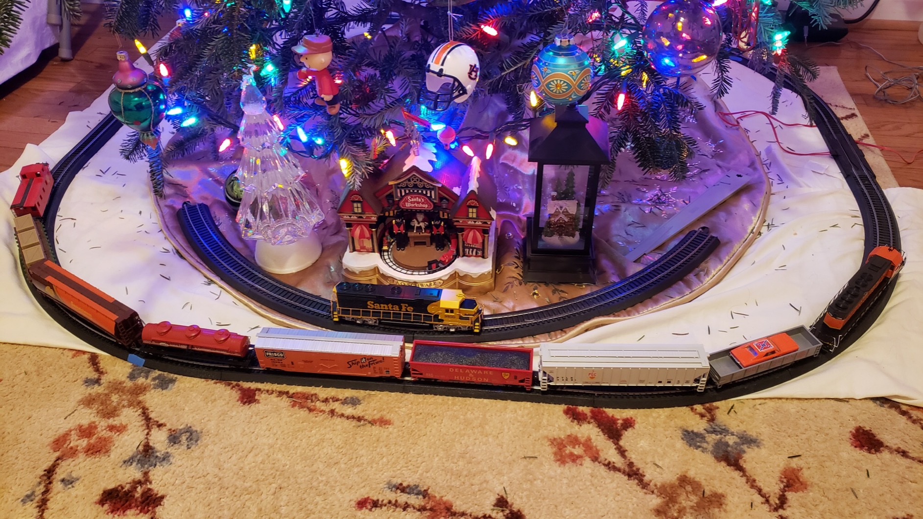 Bachmann Trains EMD SD40-2 DCC Equipped Diesel Locomotive BNSF #1734 (HERITAGE III) - HO Scale customer photo 2