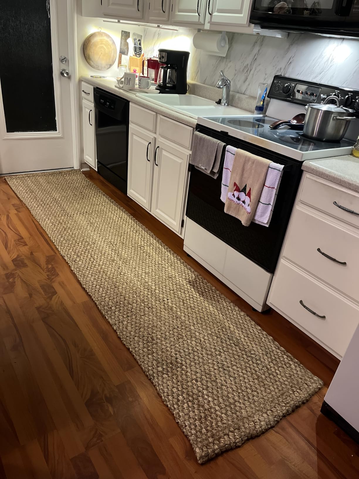 SAFAVIEH Area Rug 9x12 - Natural Fiber Collection - Large - Natural Brown, Handmade Jute, Basketweave Design (NF401A) customer photo 1