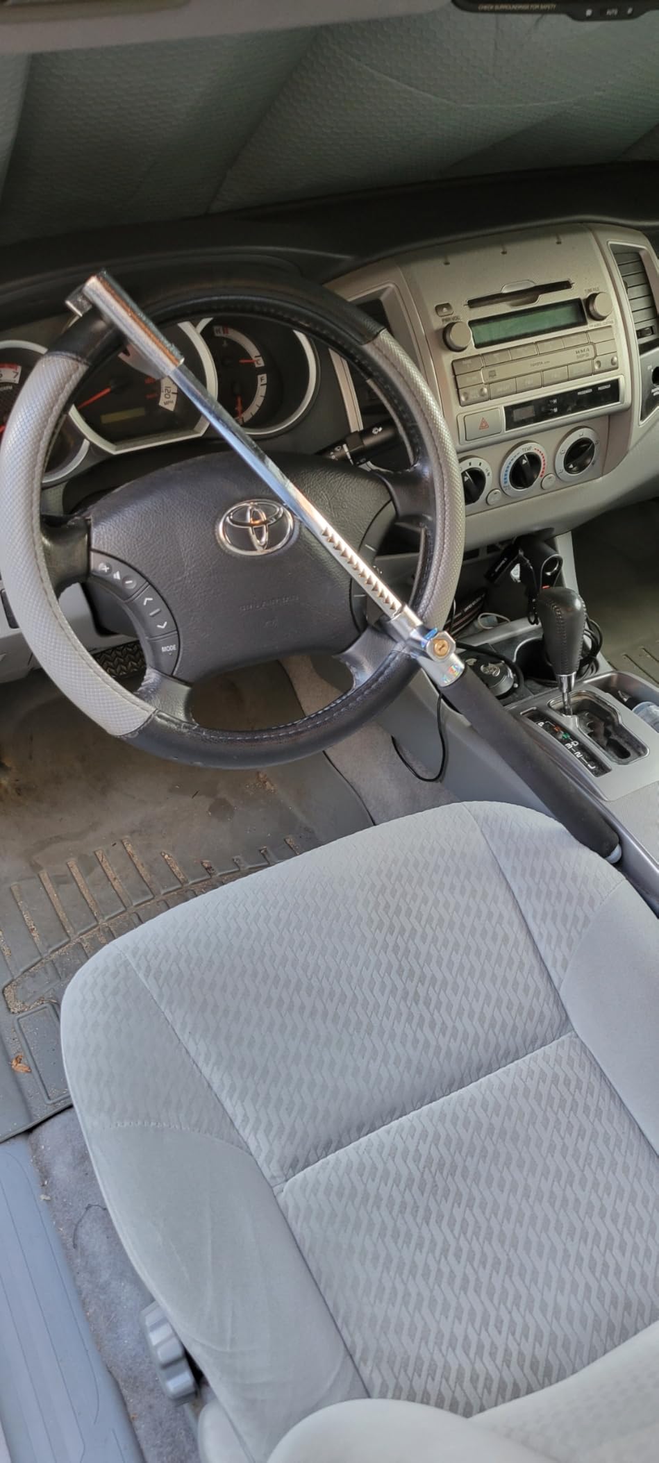 Steering Wheel Lock Universal Security Car Locks with Safety Hammer Heavy Duty Carro Wheel Locks Retractable Anti-Theft Prevention Device for Truck|SUV|Van Accessories, Black customer photo 1