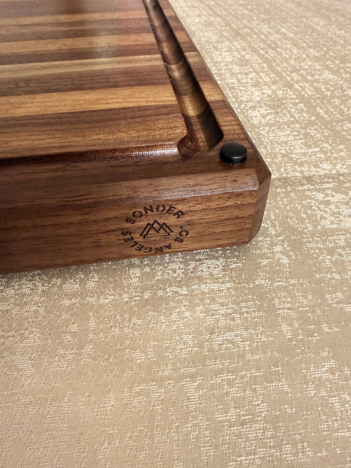 Sonder Los Angeles Winsome Acacia Wood Cutting Board | Acacia Edge Grain Cutting Board for Kitchen with Juice Groove and Sorting Compartment | Perfect for Charcuterie | Gift Box Included | 16x12x1.5 in customer photo 1